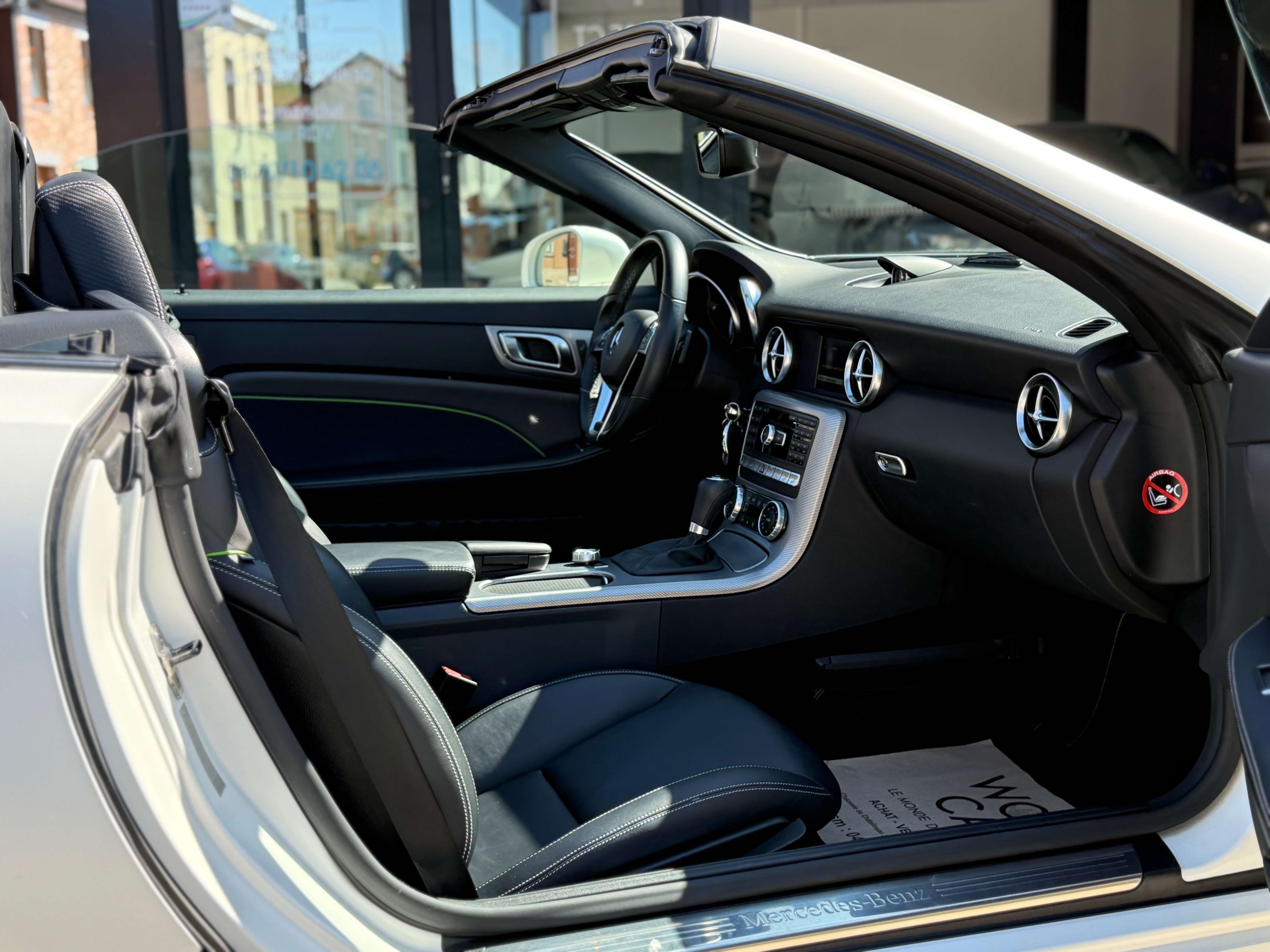 Mercedes-Benz SLK 200 CarbonLOOK Edition PACK AMG - TOIT PANO - AIRSCARF - NAVIGATION - LED - XENON - FULL OPTION