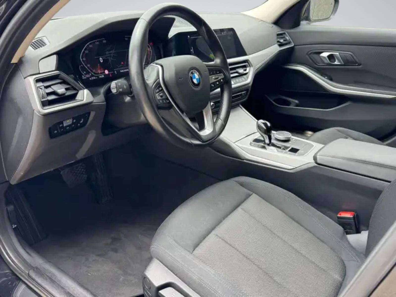 BMW 318 Touring dA//CARNET/CARPLAY//USB//GARANTIE 12M