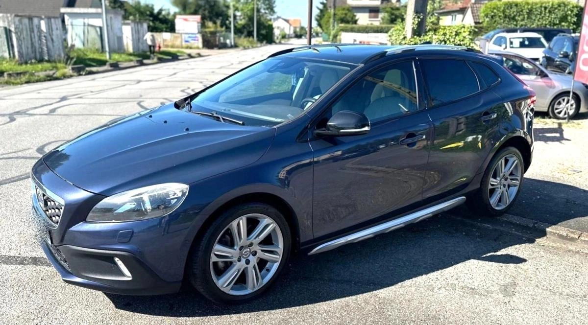 Volvo V40 CROSS COUNTRY LUXE 2.0 D4 190 GEARTRONIC 8 BVA ENTRETIEN A JOUR