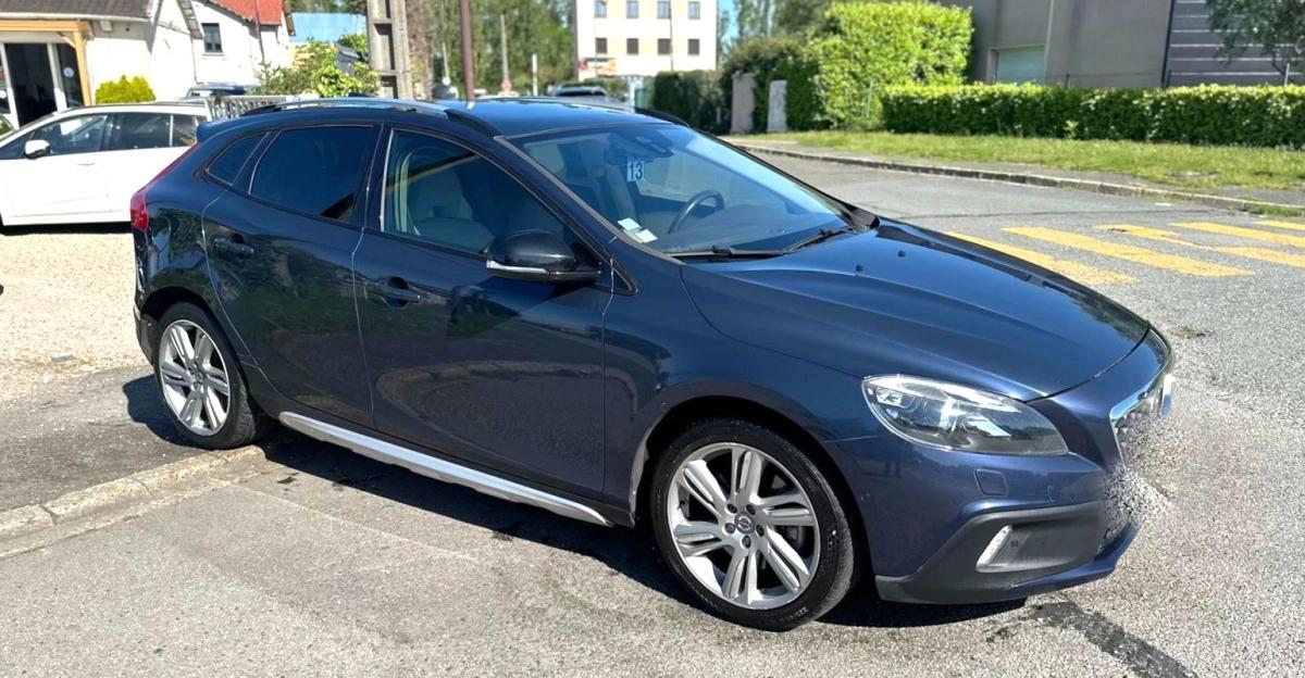 Volvo V40 CROSS COUNTRY LUXE 2.0 D4 190 GEARTRONIC 8 BVA ENTRETIEN A JOUR
