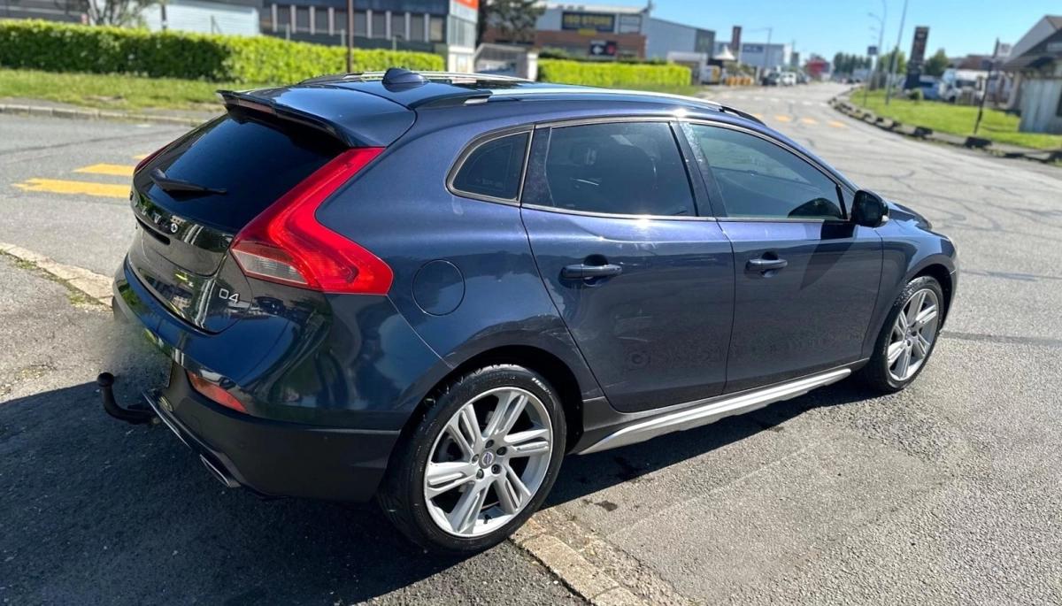 Volvo V40 CROSS COUNTRY LUXE 2.0 D4 190 GEARTRONIC 8 BVA ENTRETIEN A JOUR
