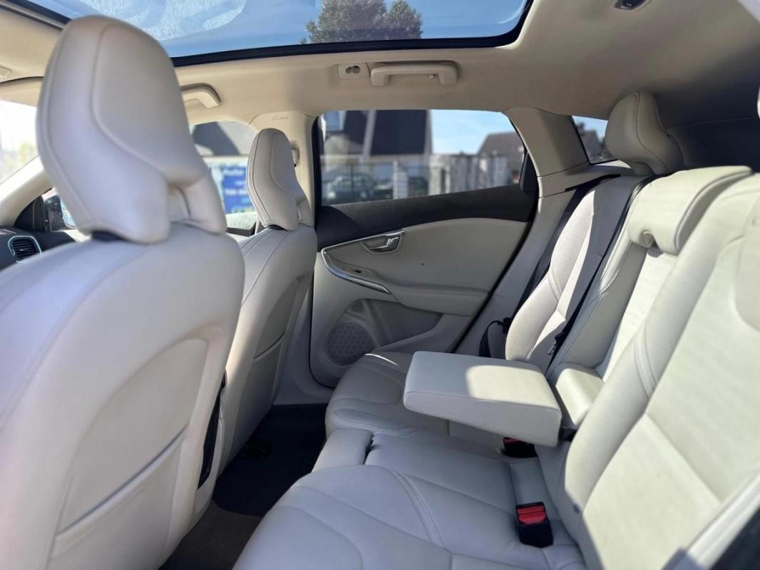 Volvo V40 CROSS COUNTRY LUXE 2.0 D4 190 GEARTRONIC 8 BVA ENTRETIEN A JOUR