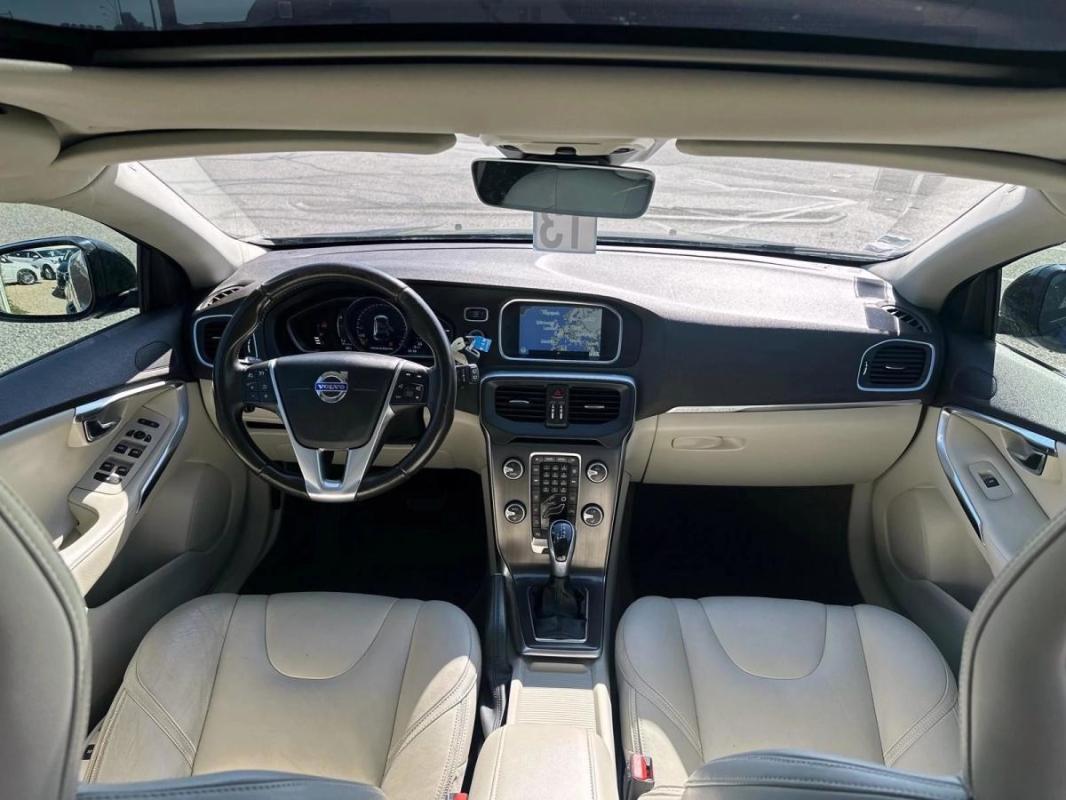 Volvo V40 CROSS COUNTRY LUXE 2.0 D4 190 GEARTRONIC 8 BVA ENTRETIEN A JOUR