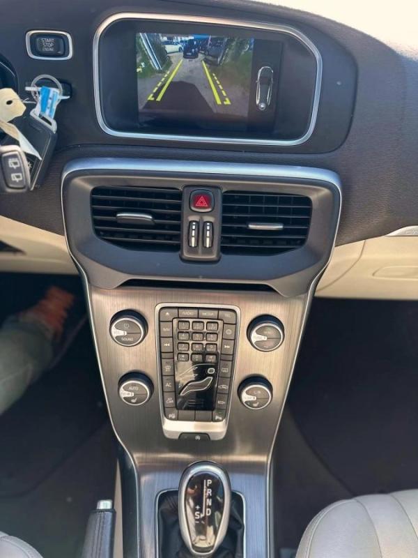 Volvo V40 CROSS COUNTRY LUXE 2.0 D4 190 GEARTRONIC 8 BVA ENTRETIEN A JOUR
