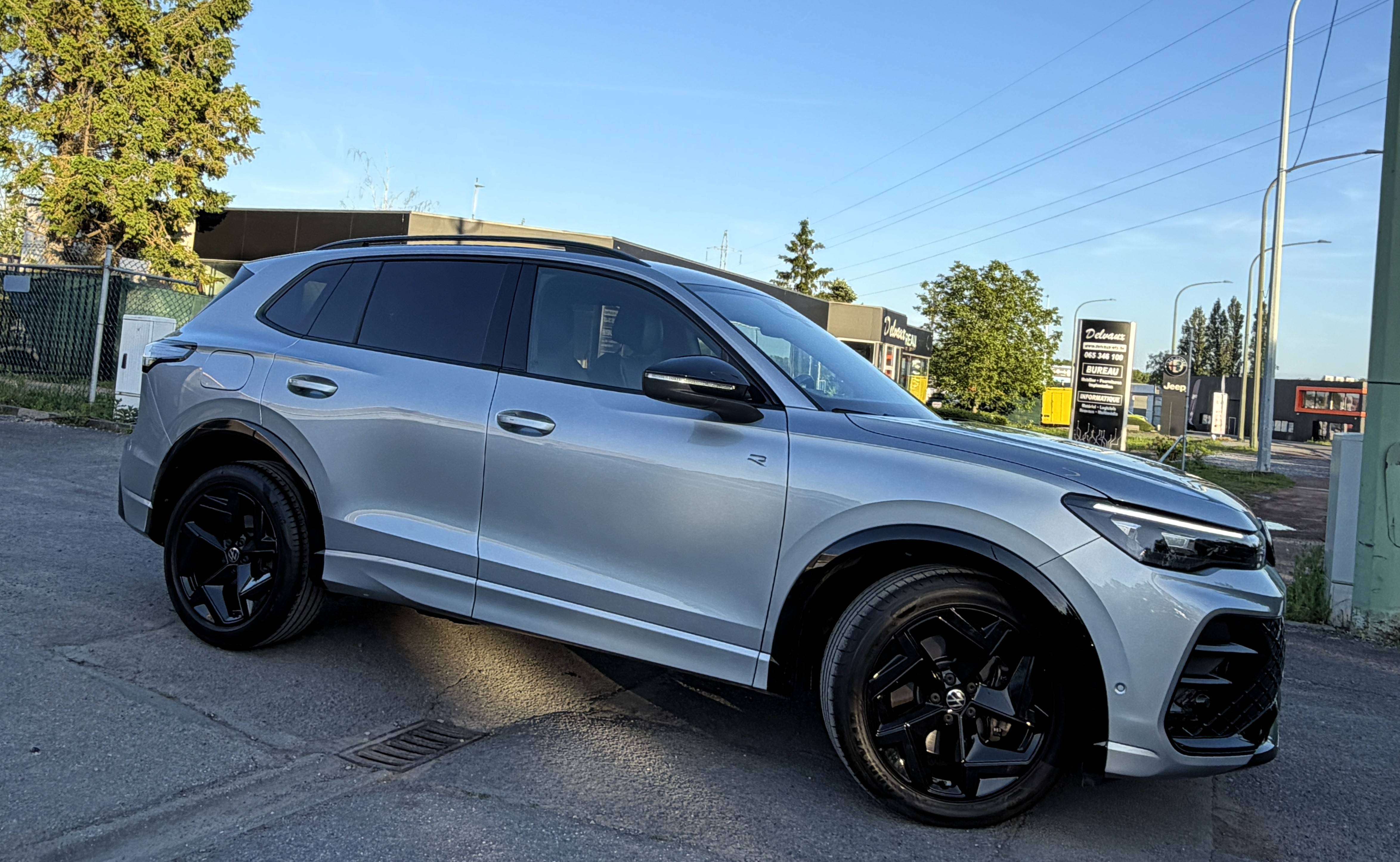 Volkswagen Tiguan 2.0 TDI R-Line DSG BLACK PACK/FULL CUIR/HEAD-UP/KEYLESS/SIEGES CHAUFF-VENTILLE/GARANTIE
