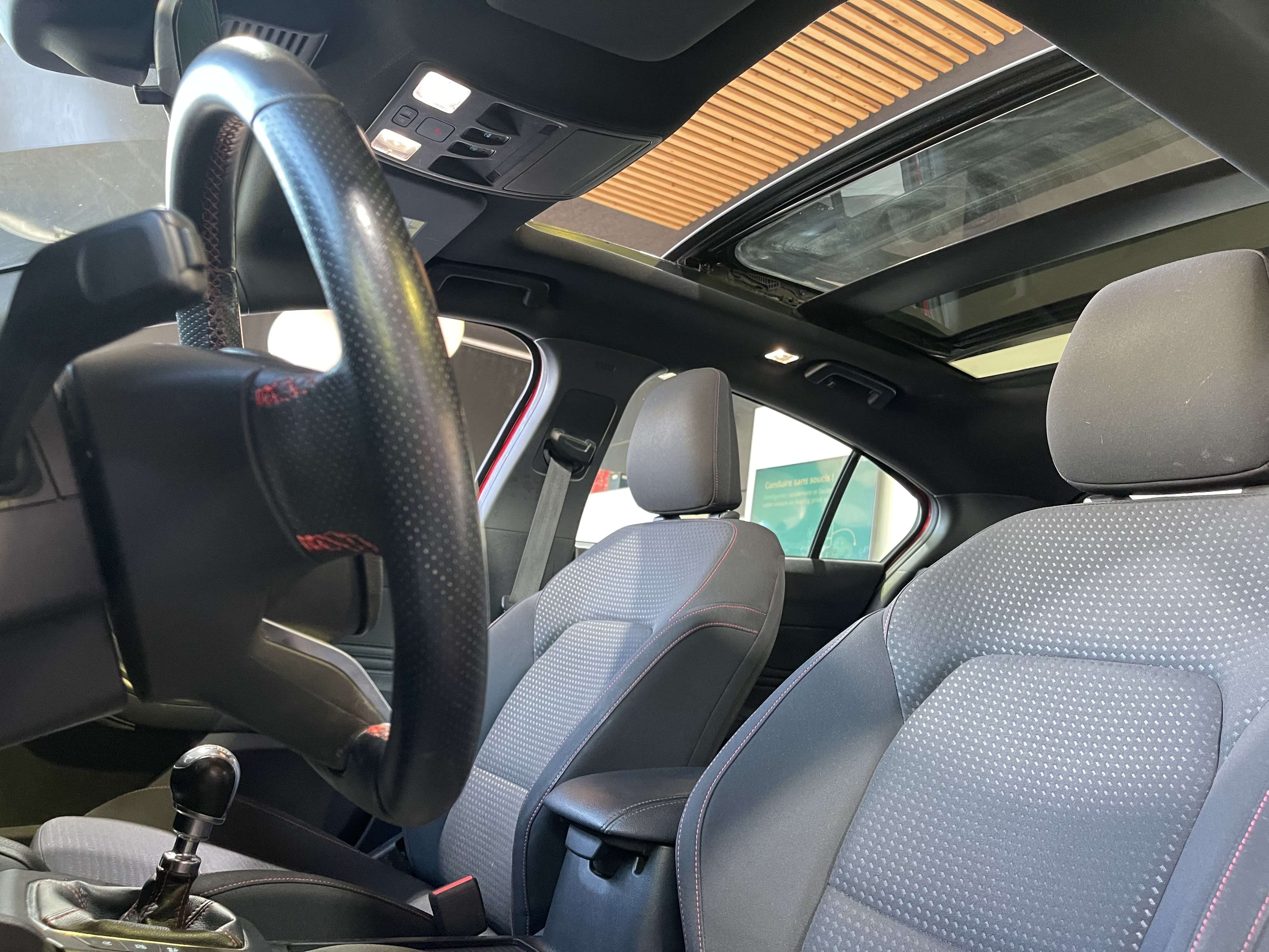 Ford Focus ST LINE // TOIT OUVRANT //
