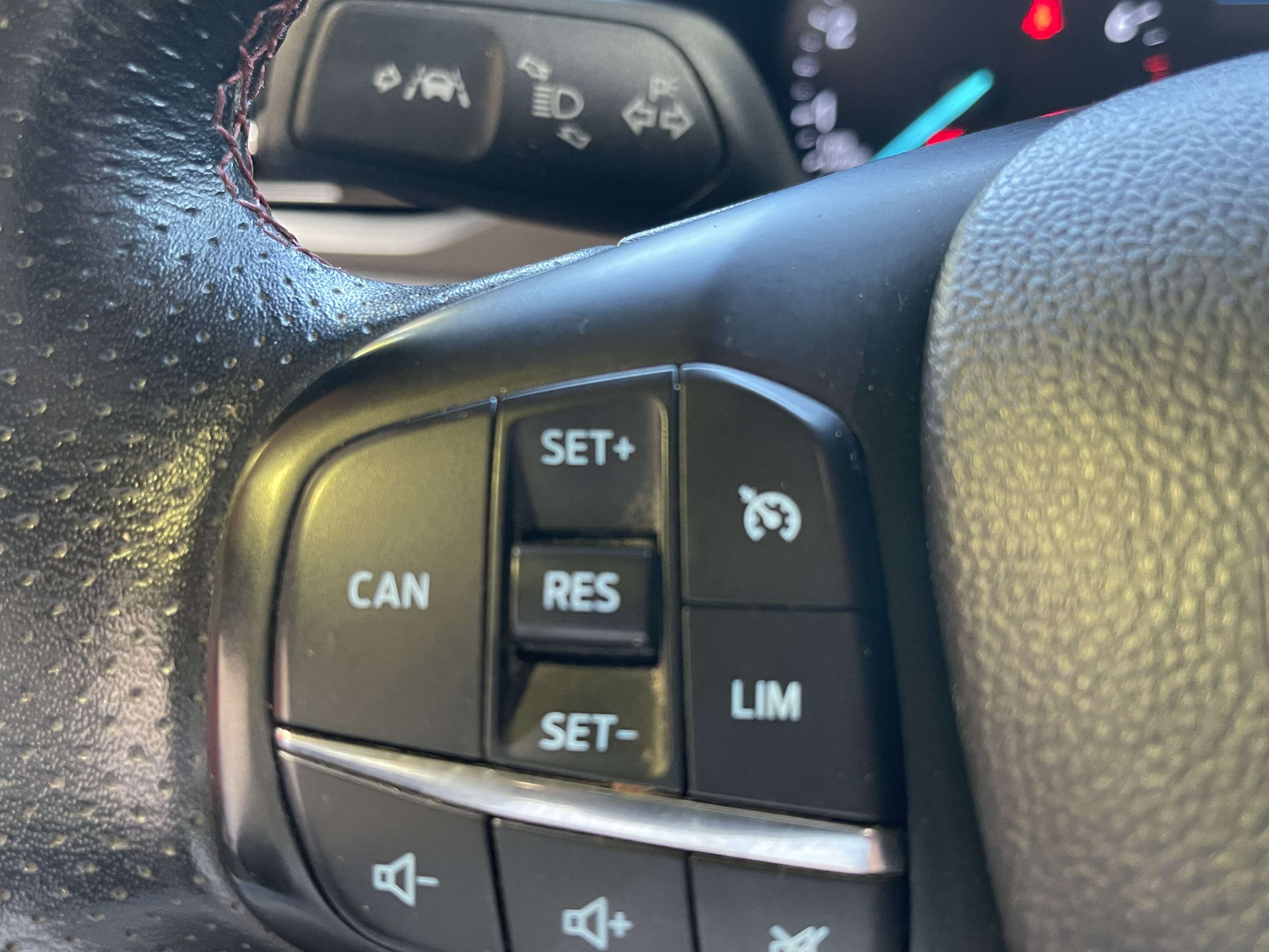 Ford Focus ST LINE // TOIT OUVRANT //