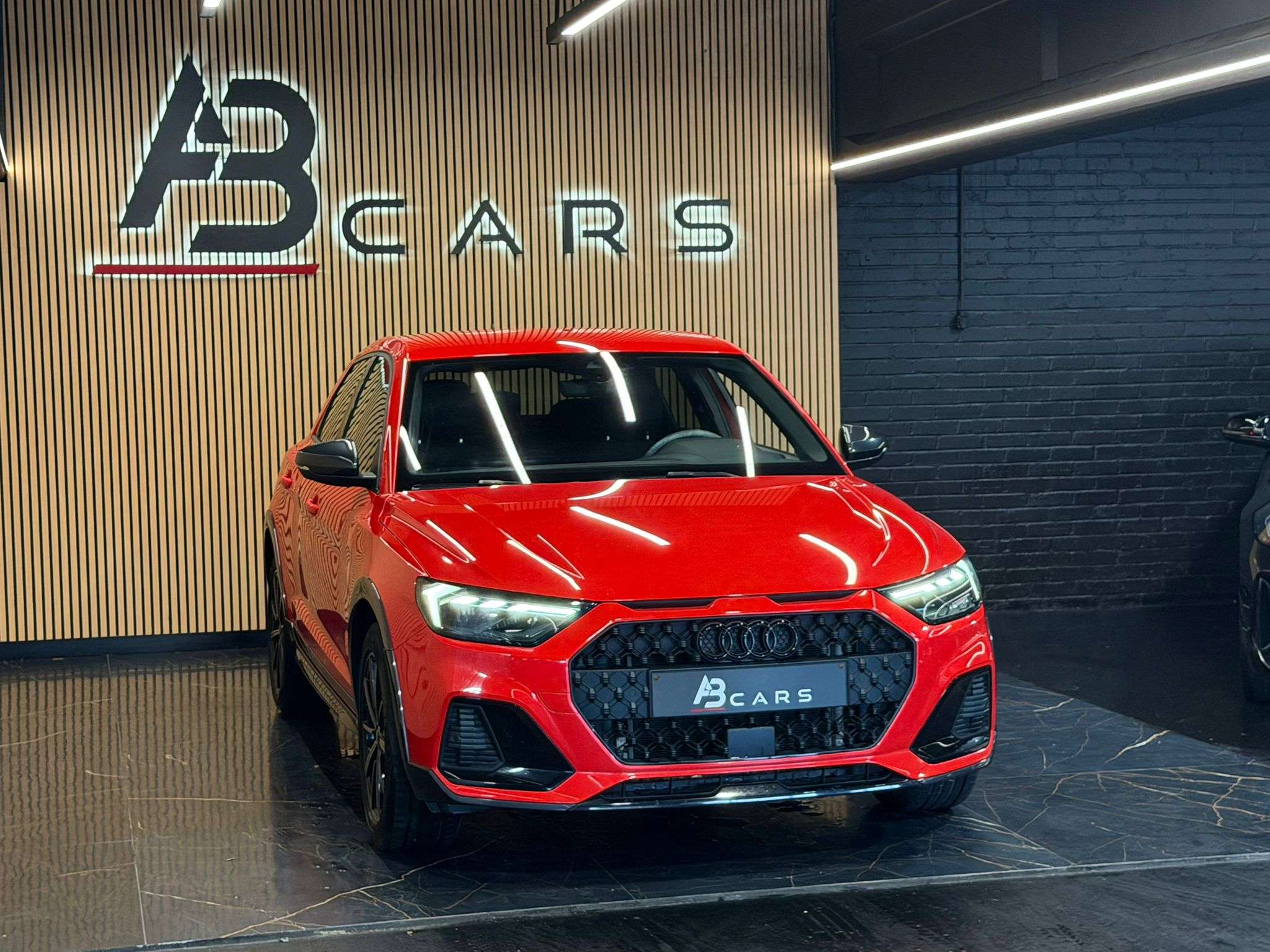 Audi A1 Citycarver 30 TFSI * SPORT * GARANTIE 12 MOIS * 1ER PROP *
