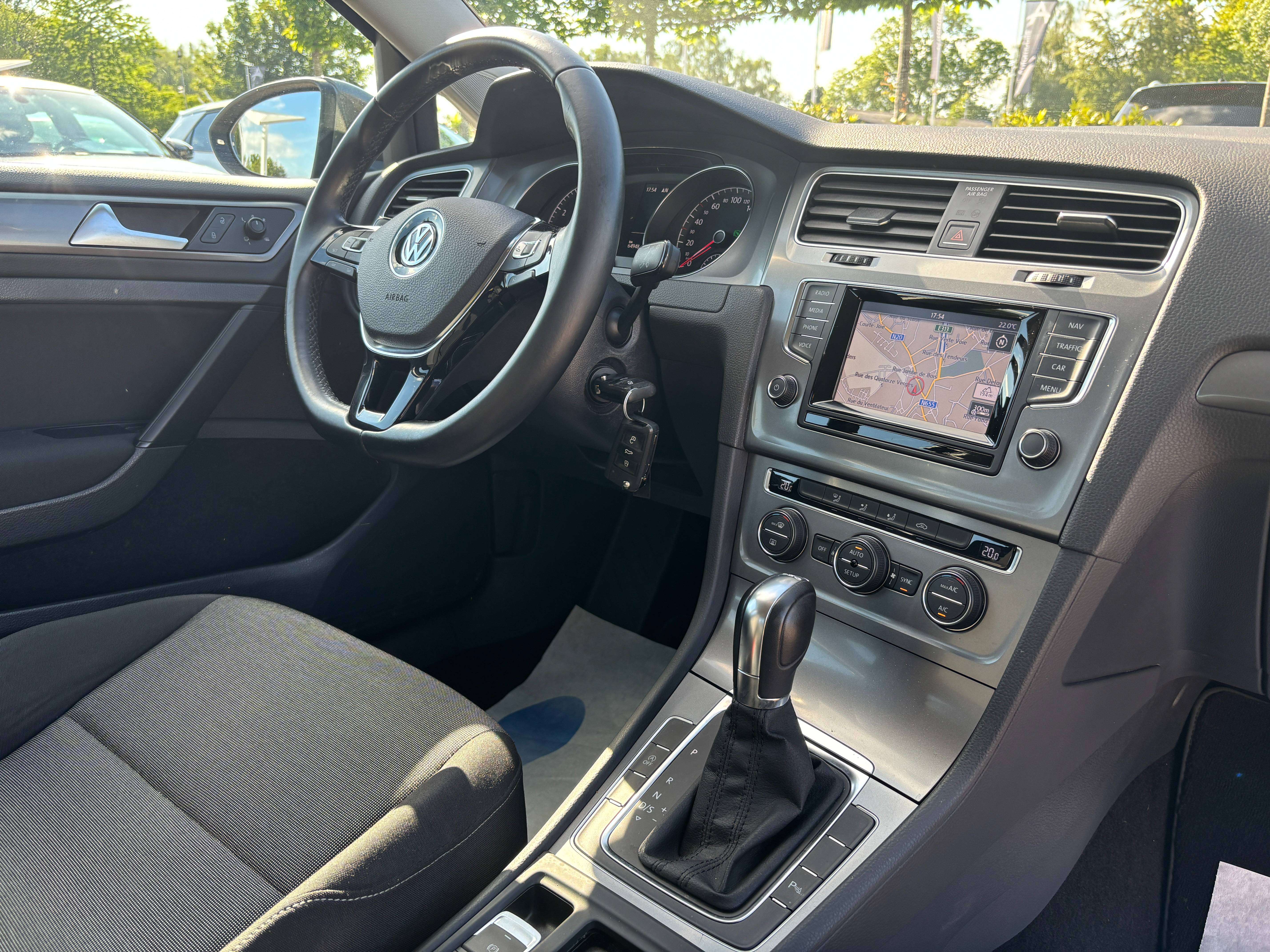 Volkswagen Golf 1.2 TSI DSG *CAPTEUR AV+AR*FRONT ASSIST*1ER PROPRIO*GARANTIE*
