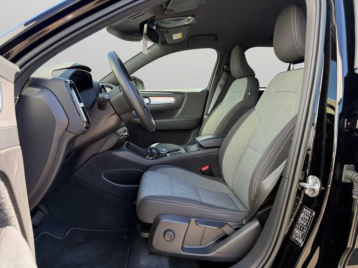 Volvo XC40 XC40 Momentum Pro, T2 (automatic)