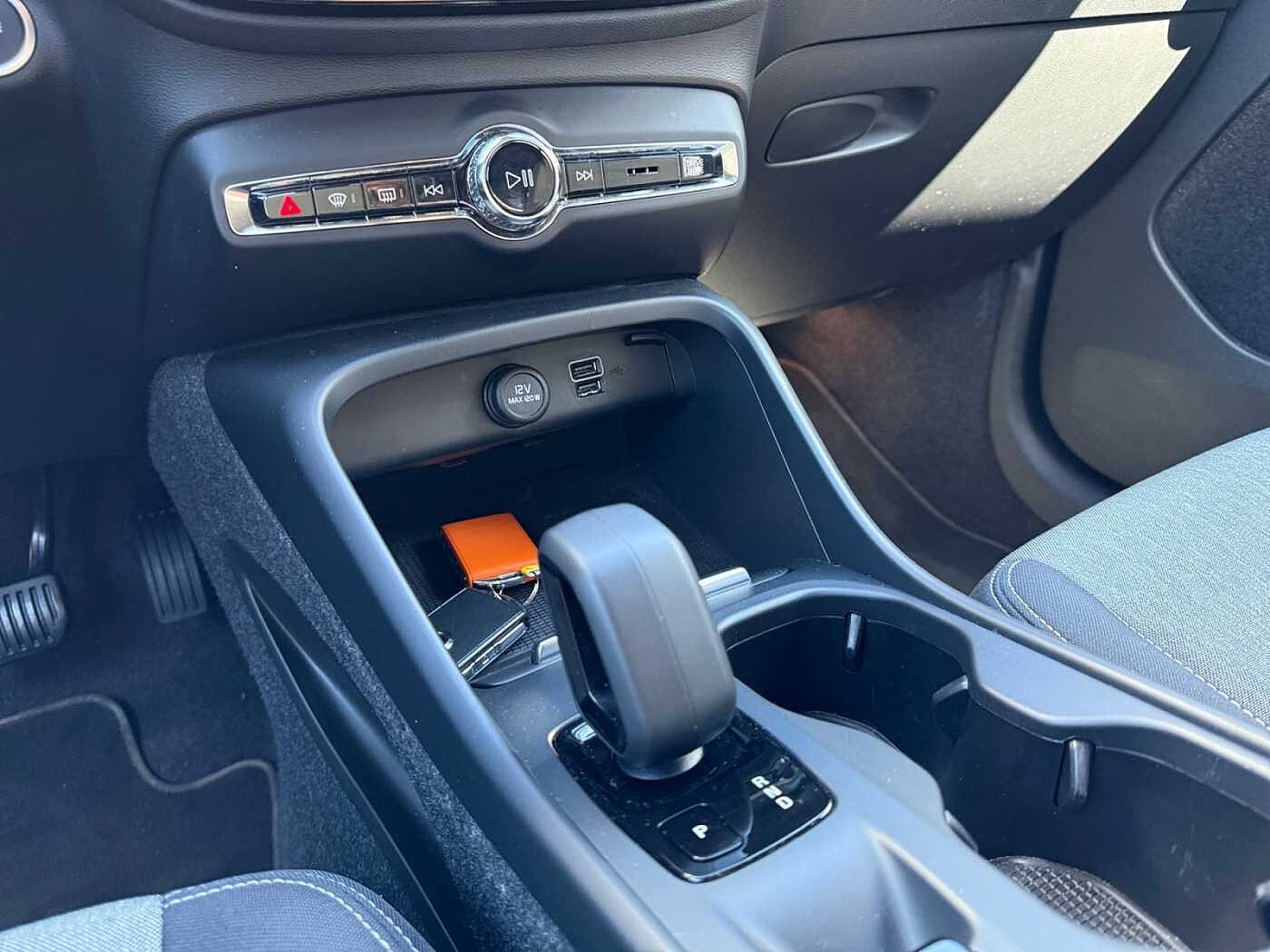 Volvo XC40 XC40 Momentum Pro, T2 (automatic)
