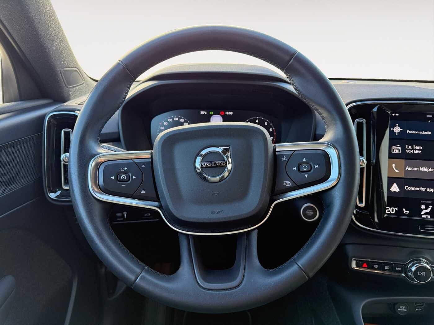 Volvo XC40 XC40 Momentum Pro, T2 (automatic)
