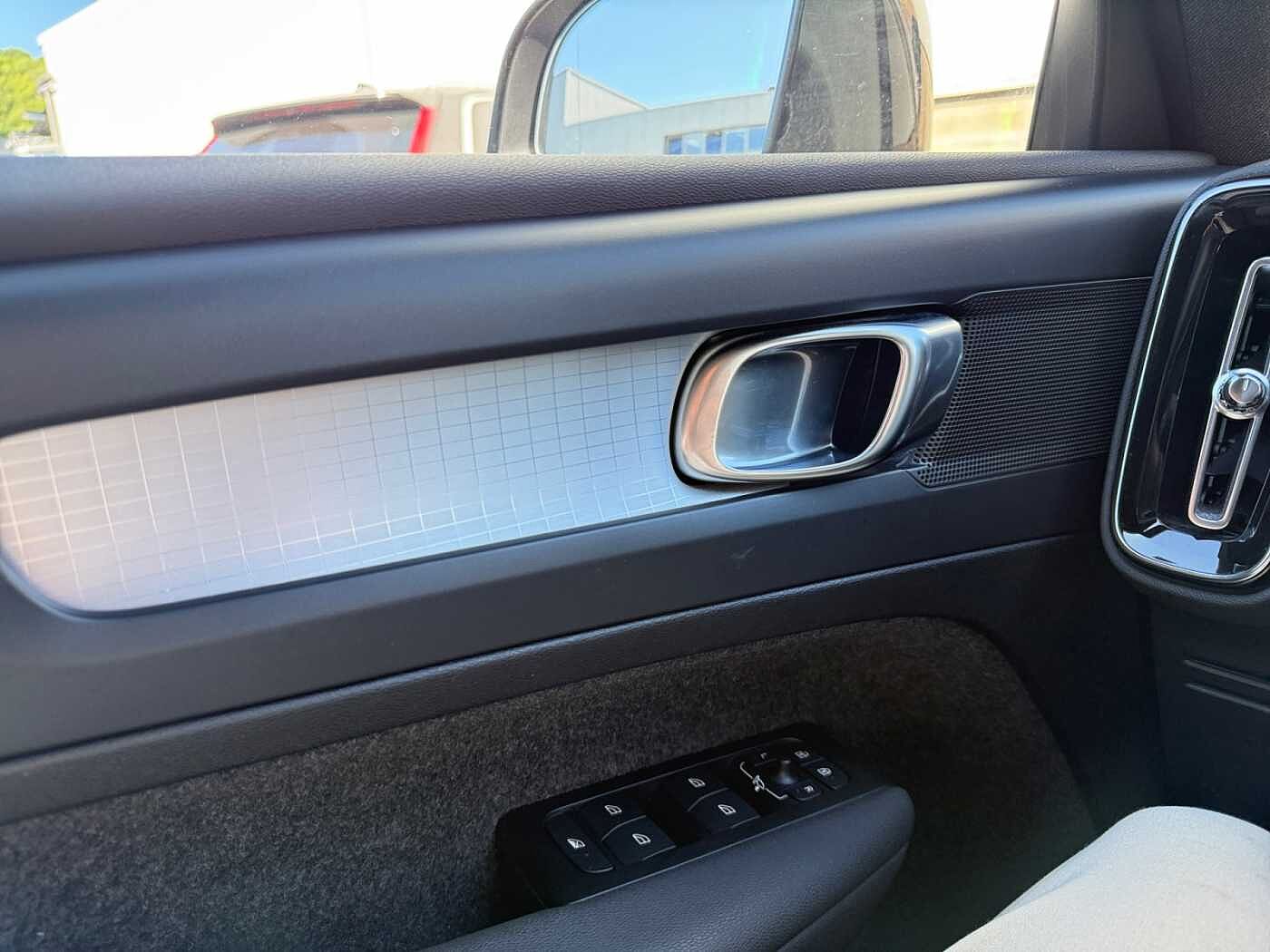 Volvo XC40 XC40 Momentum Pro, T2 (automatic)