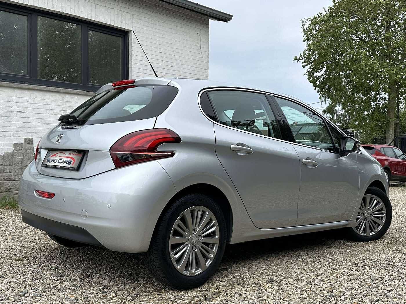 Peugeot 208 1.6 BlueHDi Allure CARPLAY/CAMERA/GPS/CRUISE/CLIM AUTO/SENSOR
