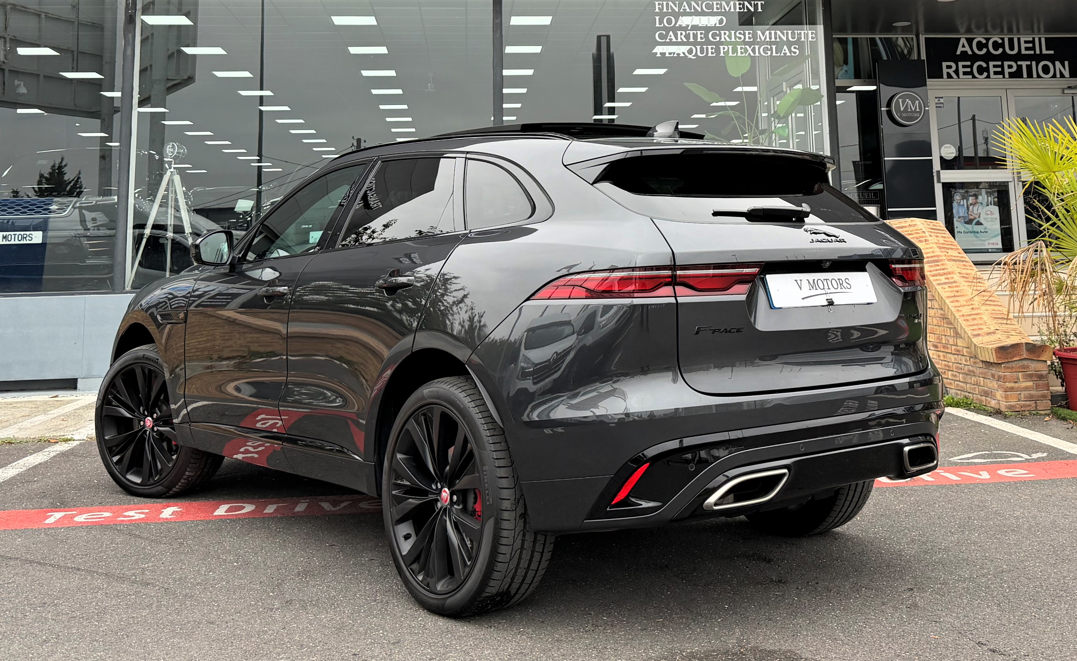 Jaguar F-pace (2) P400 4X4 R-DYNAMIC SE Full Sport Performance 1er Proprio