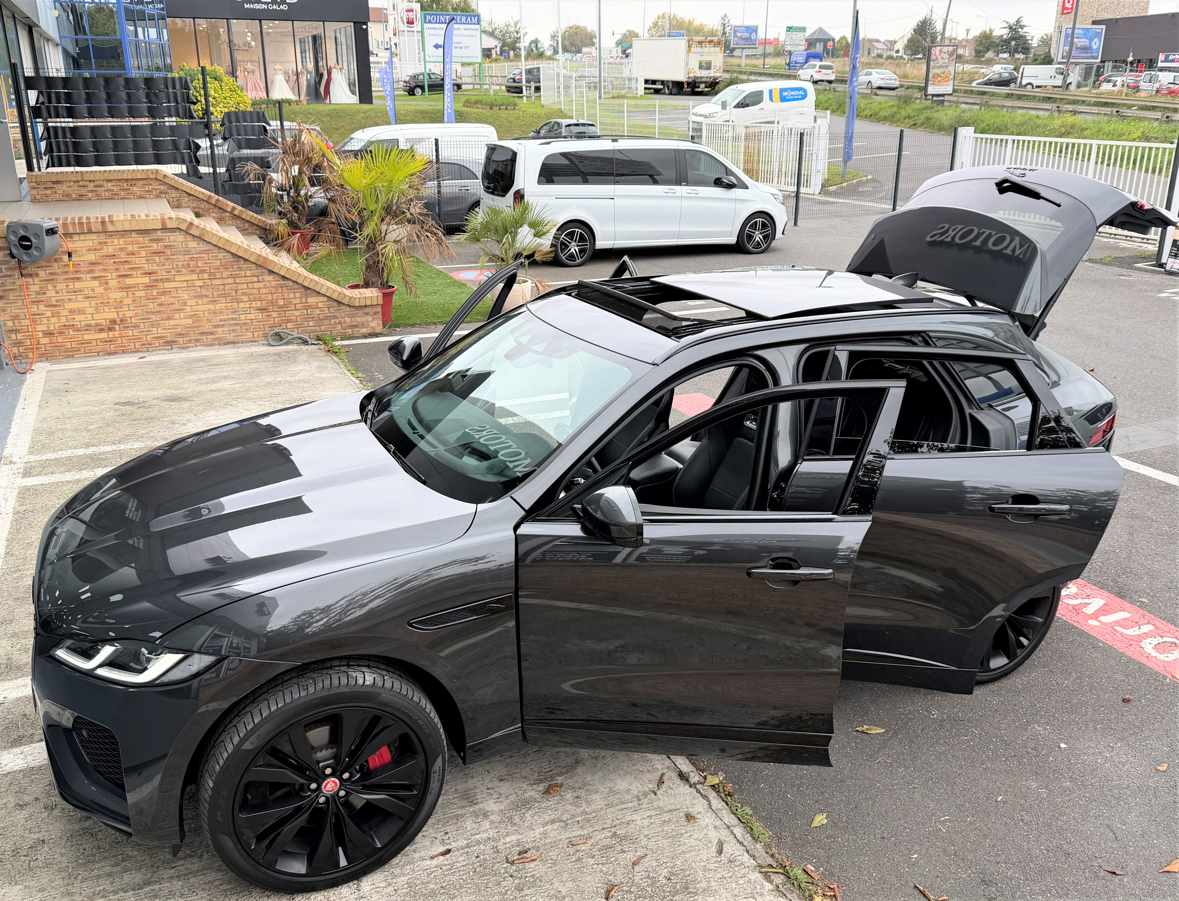 Jaguar F-pace (2) P400 4X4 R-DYNAMIC SE Full Sport Performance 1er Proprio