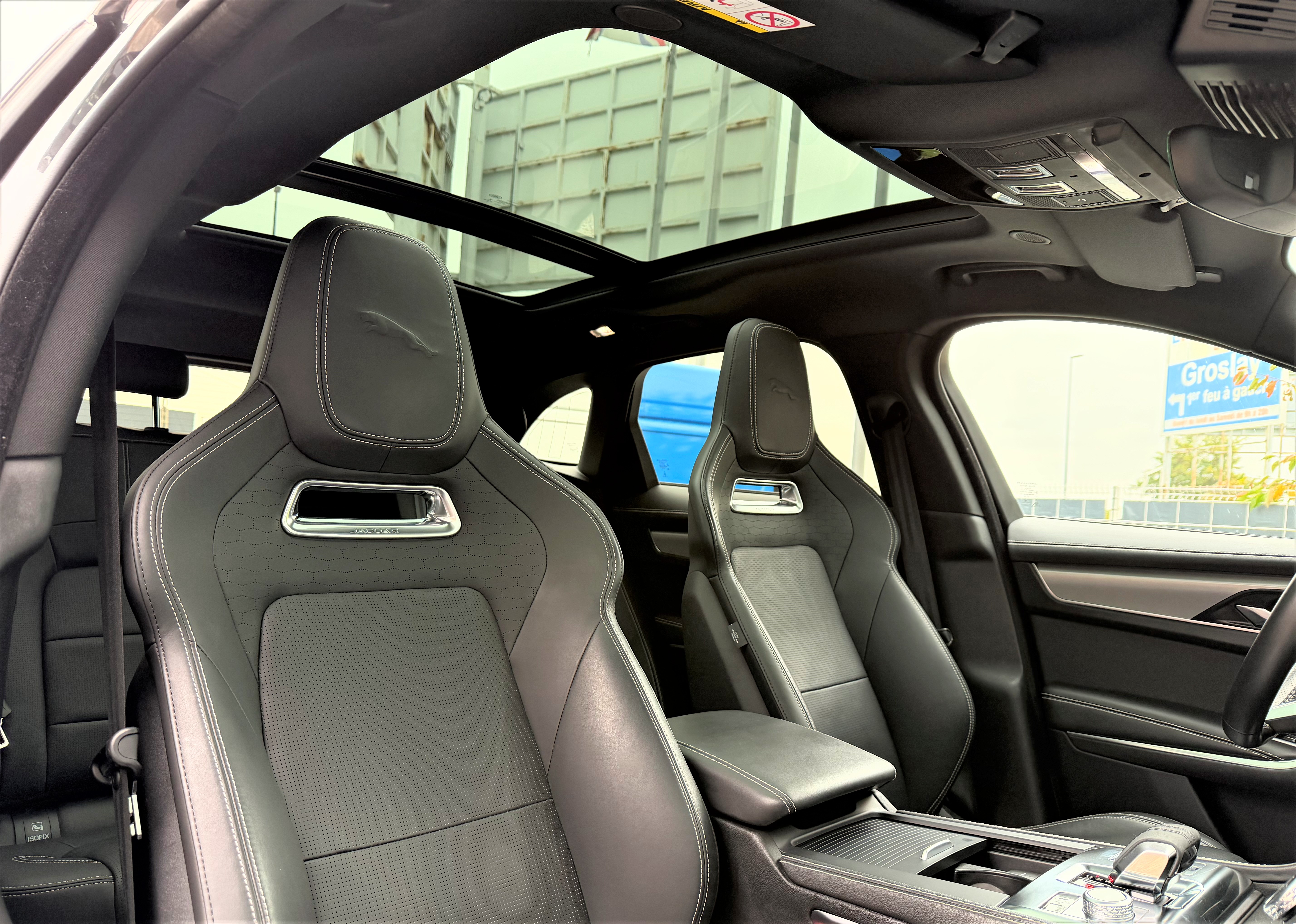 Jaguar F-pace (2) P400 4X4 R-DYNAMIC SE Full Sport Performance 1er Proprio