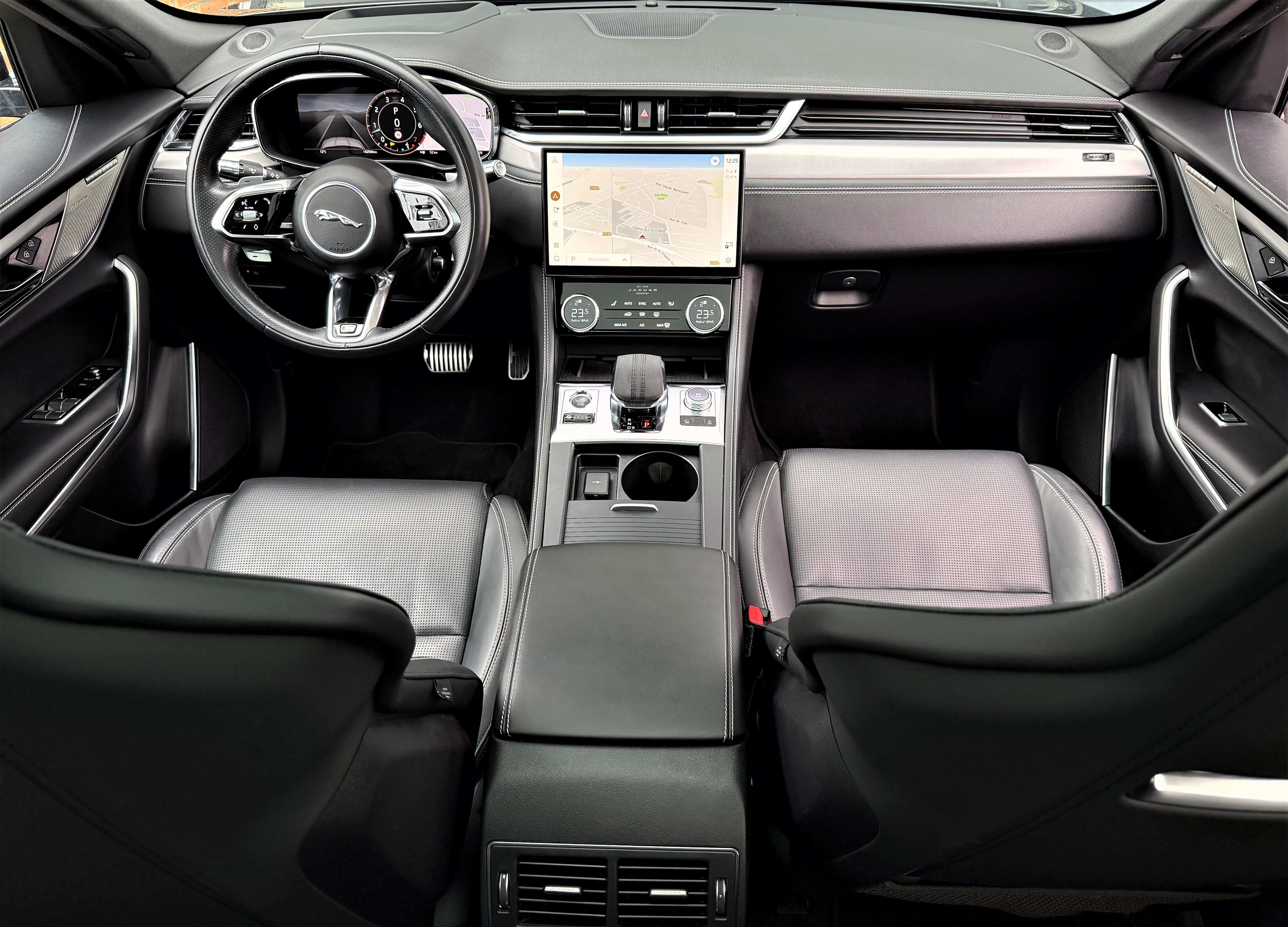 Jaguar F-pace (2) P400 4X4 R-DYNAMIC SE Full Sport Performance 1er Proprio