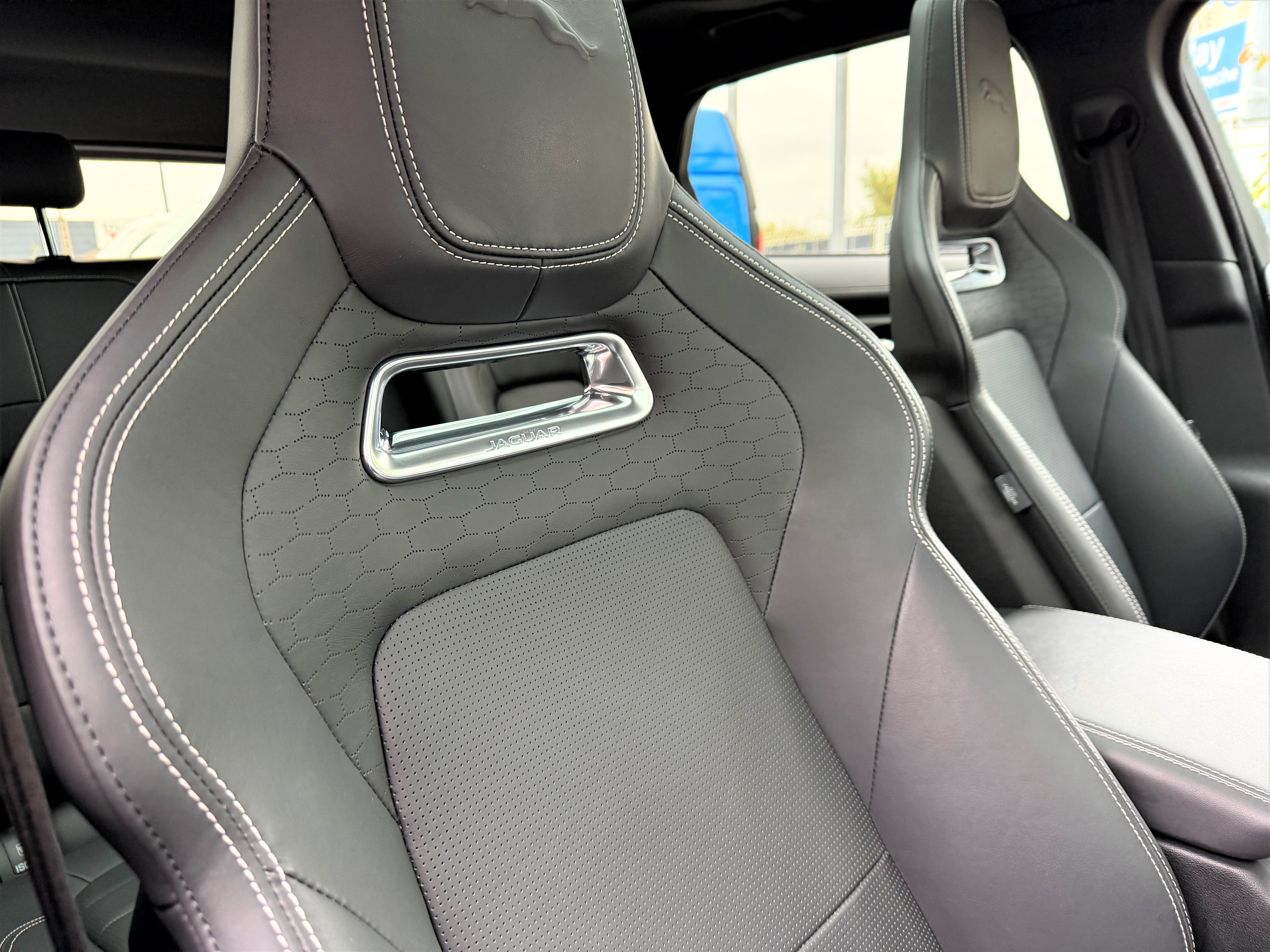 Jaguar F-pace (2) P400 4X4 R-DYNAMIC SE Full Sport Performance 1er Proprio