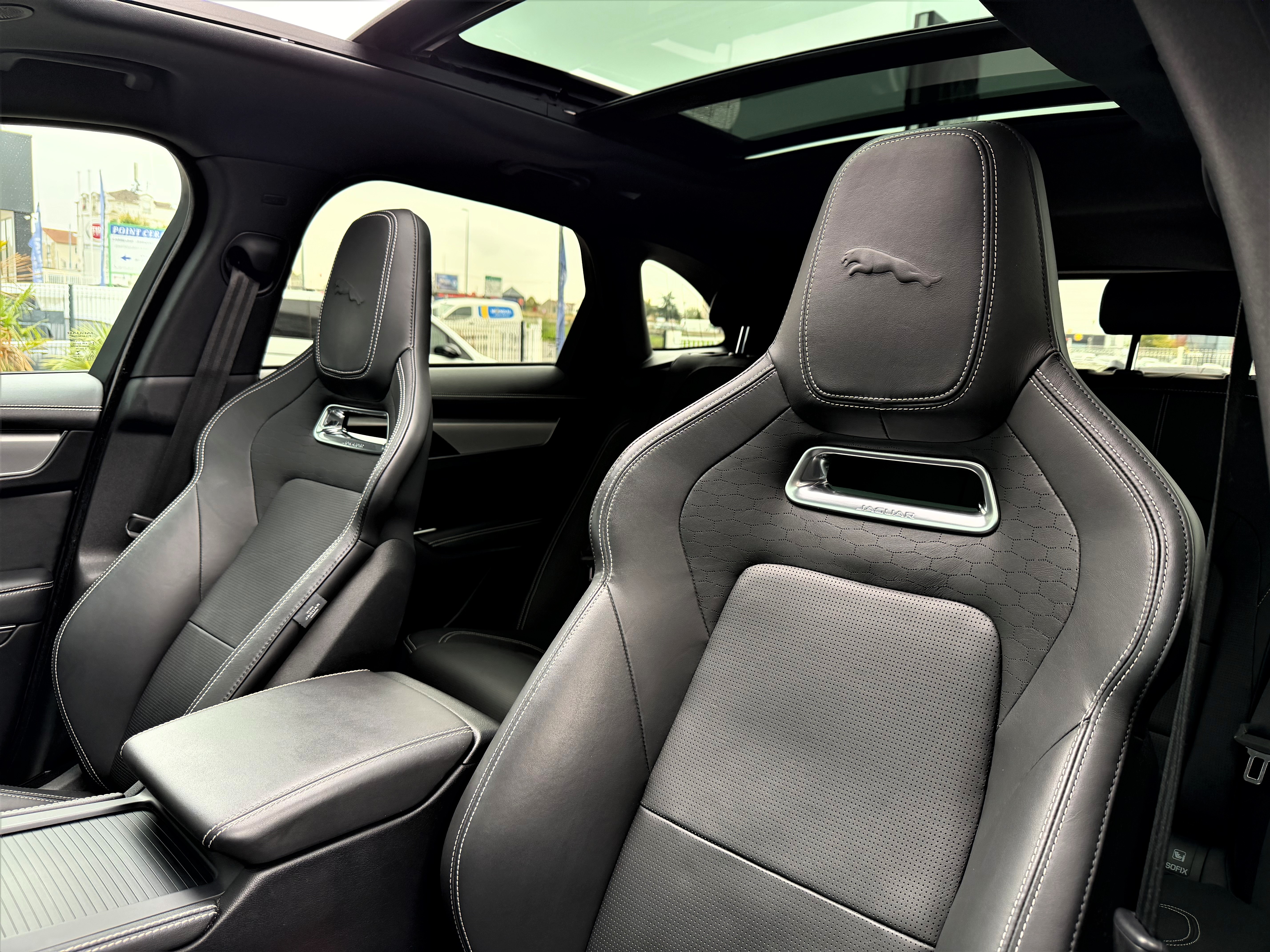 Jaguar F-pace (2) P400 4X4 R-DYNAMIC SE Full Sport Performance 1er Proprio