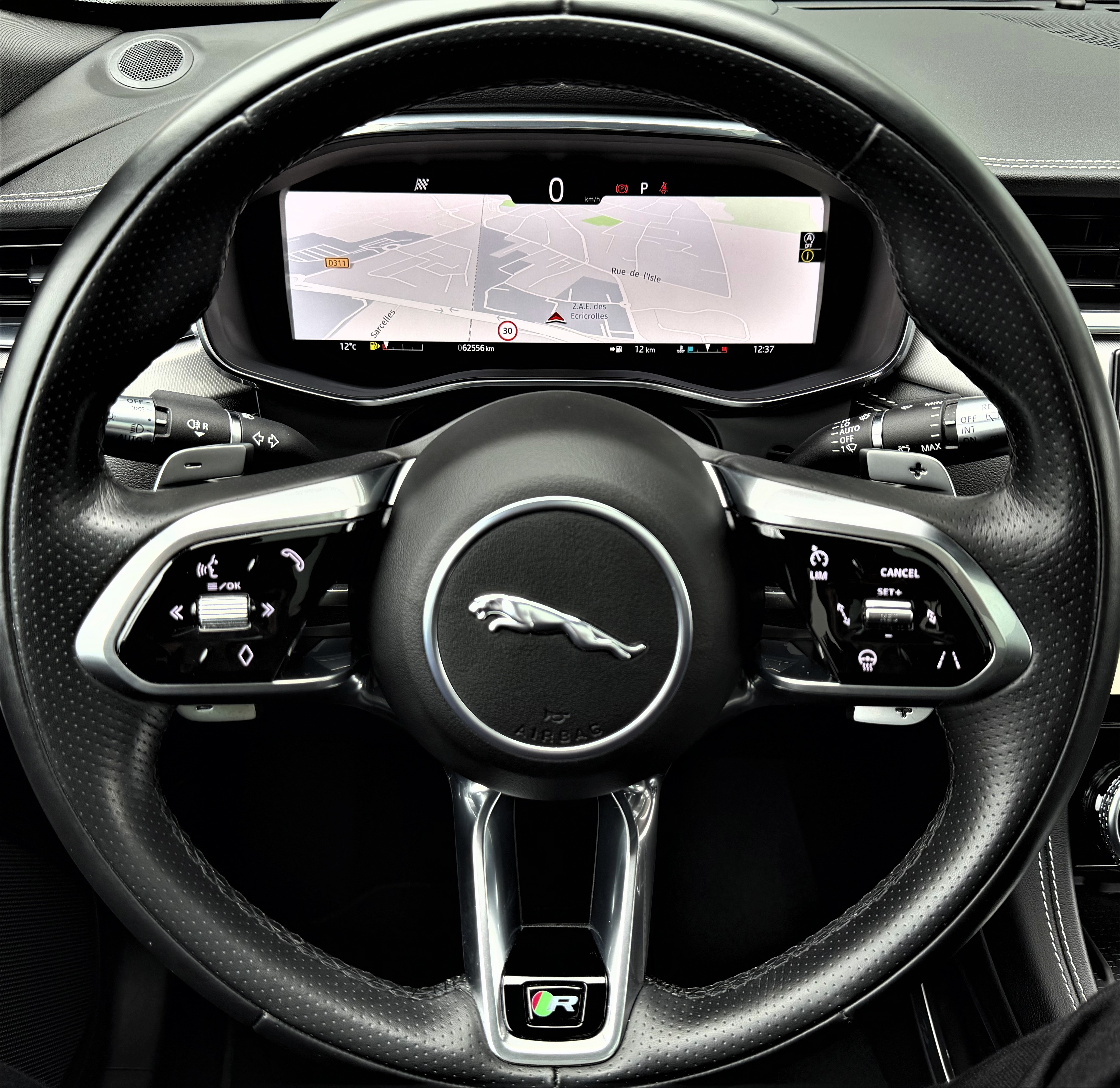 Jaguar F-pace (2) P400 4X4 R-DYNAMIC SE Full Sport Performance 1er Proprio