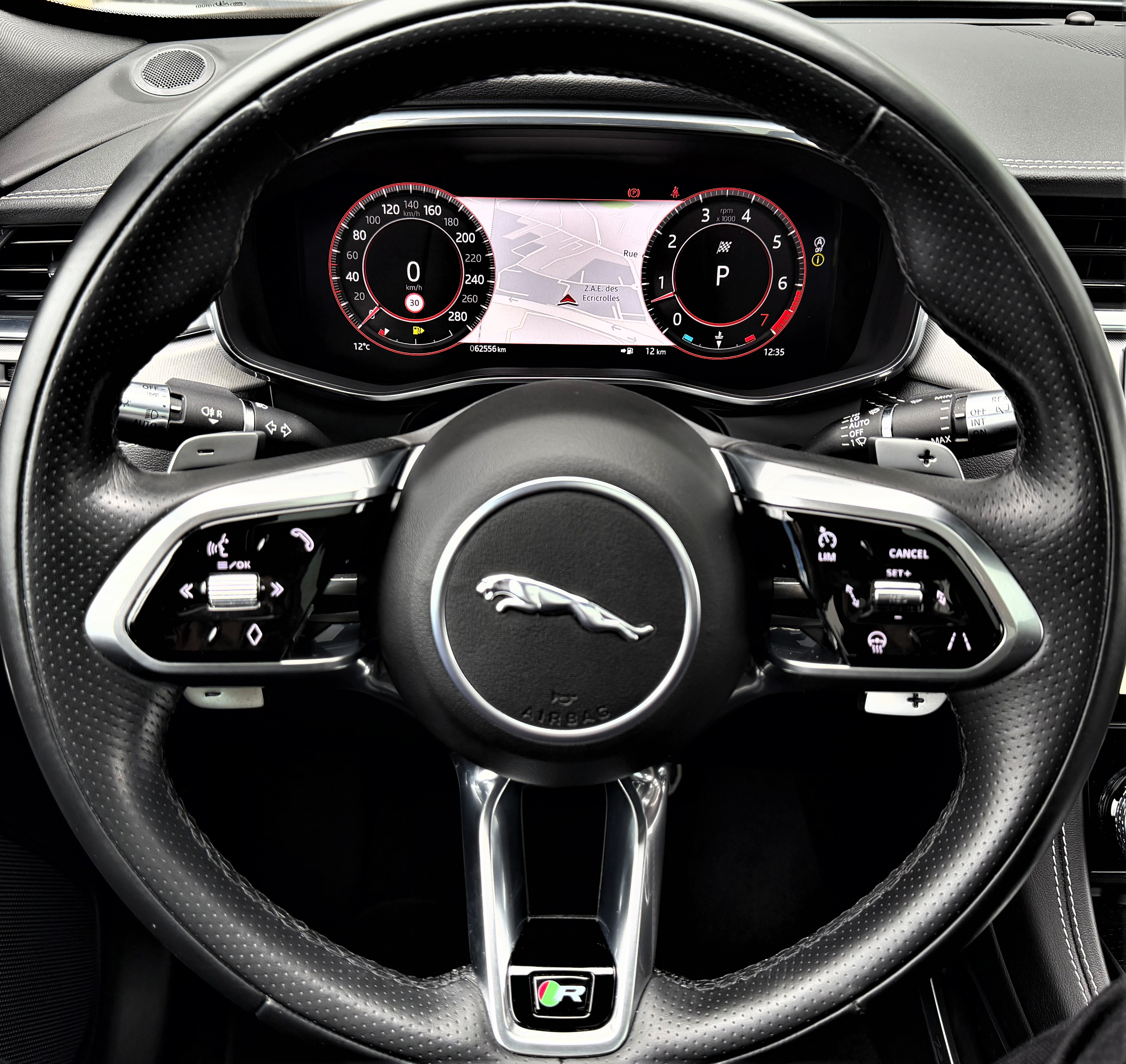 Jaguar F-pace (2) P400 4X4 R-DYNAMIC SE Full Sport Performance 1er Proprio
