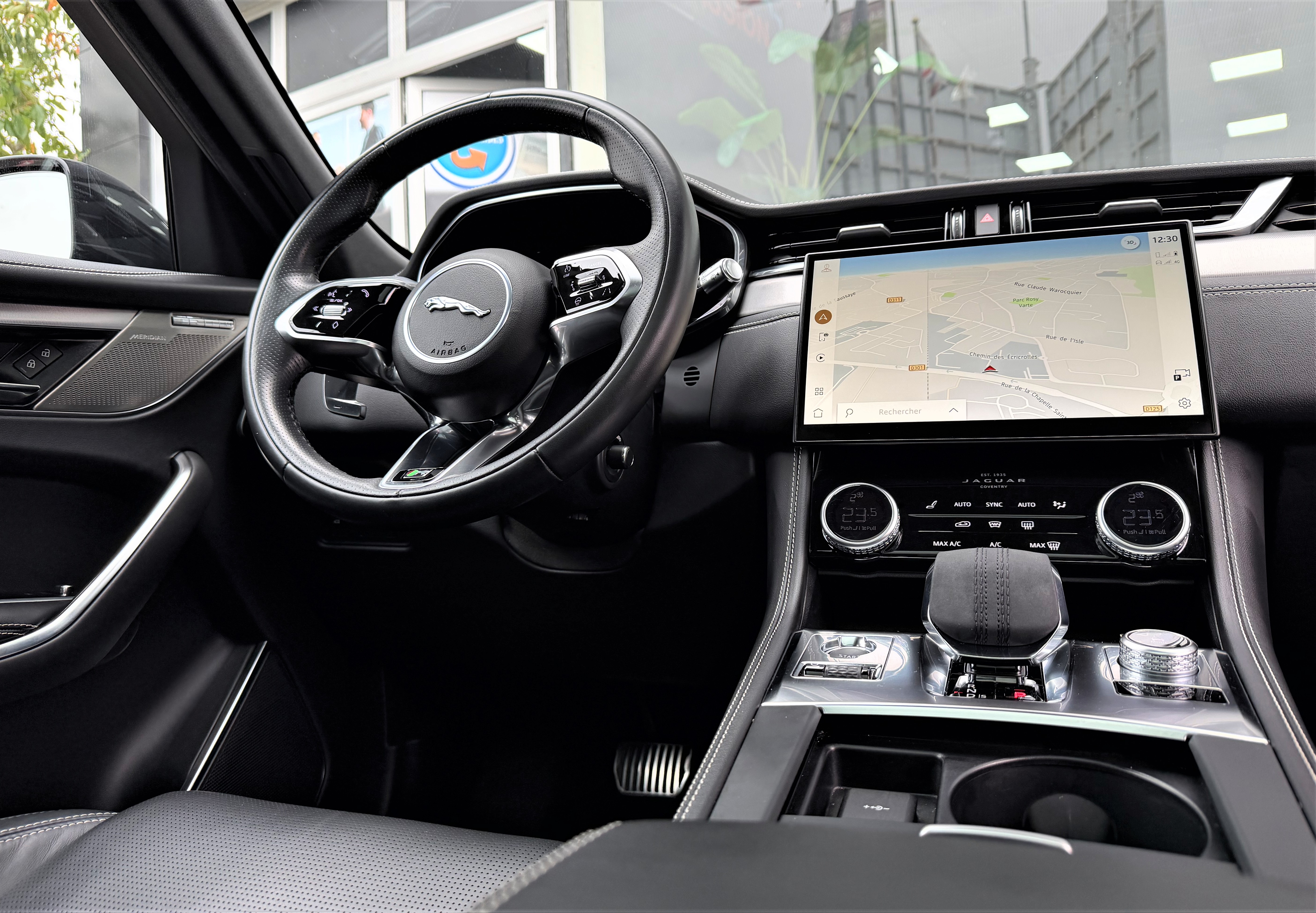 Jaguar F-pace (2) P400 4X4 R-DYNAMIC SE Full Sport Performance 1er Proprio