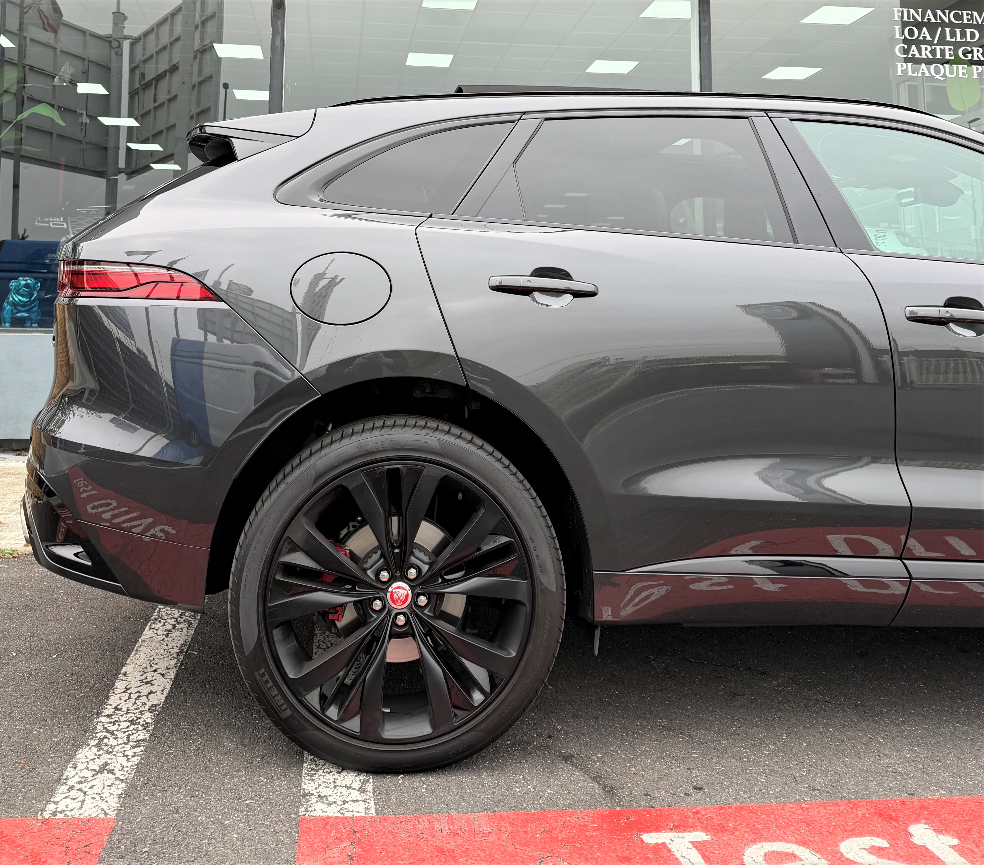 Jaguar F-pace (2) P400 4X4 R-DYNAMIC SE Full Sport Performance 1er Proprio