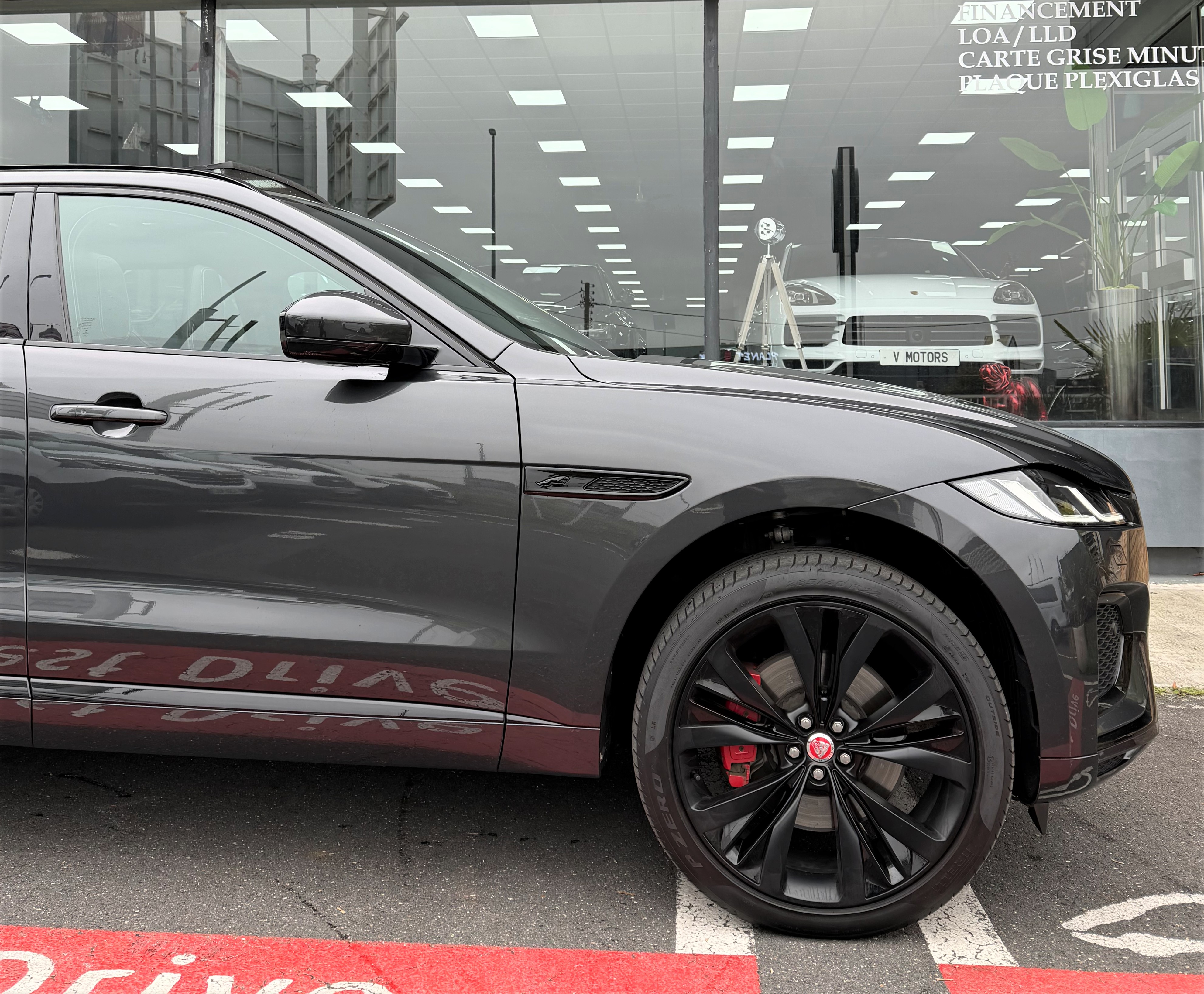 Jaguar F-pace (2) P400 4X4 R-DYNAMIC SE Full Sport Performance 1er Proprio