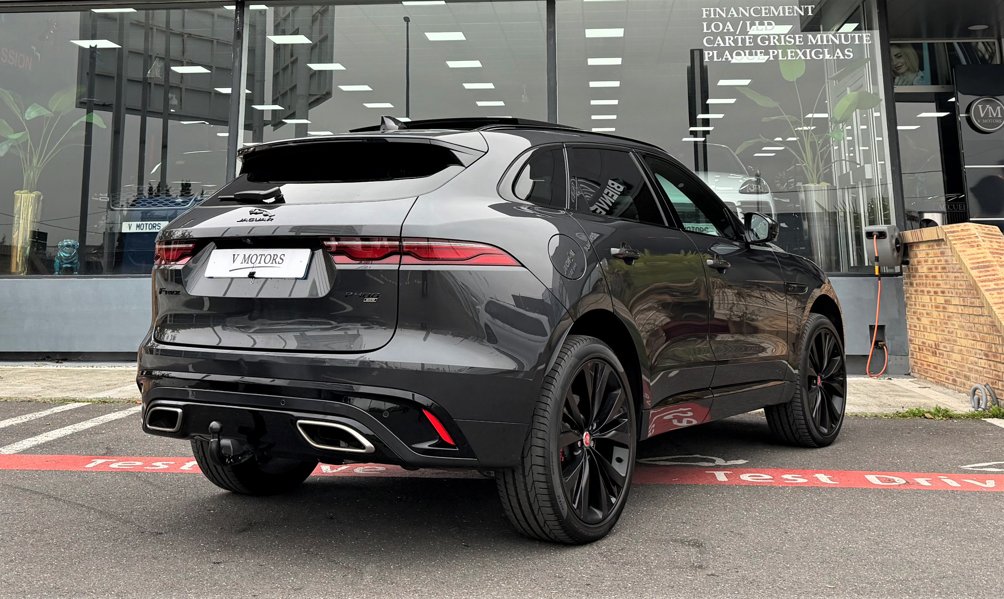 Jaguar F-pace (2) P400 4X4 R-DYNAMIC SE Full Sport Performance 1er Proprio