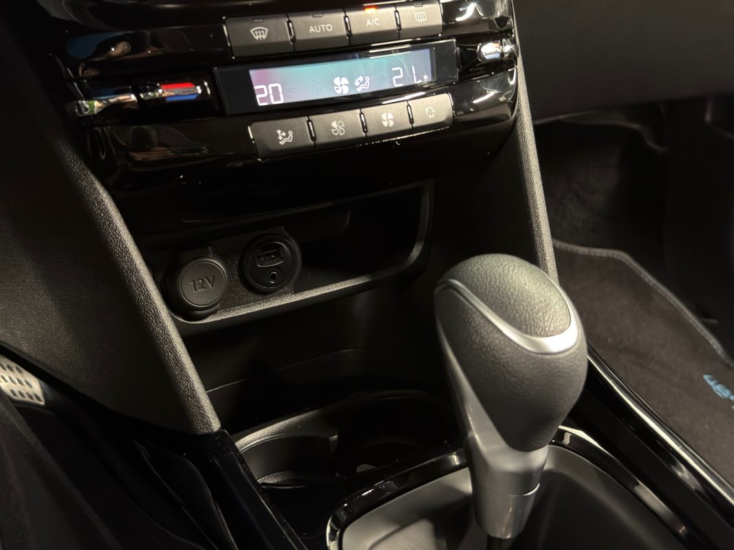 Peugeot 2008 CROSSWAY 1.2 110 Cv 18 200 Kms BOITE AUTOMATIQUE TOIT PANORAMIQUE GPS - GARANTIE 1 AN