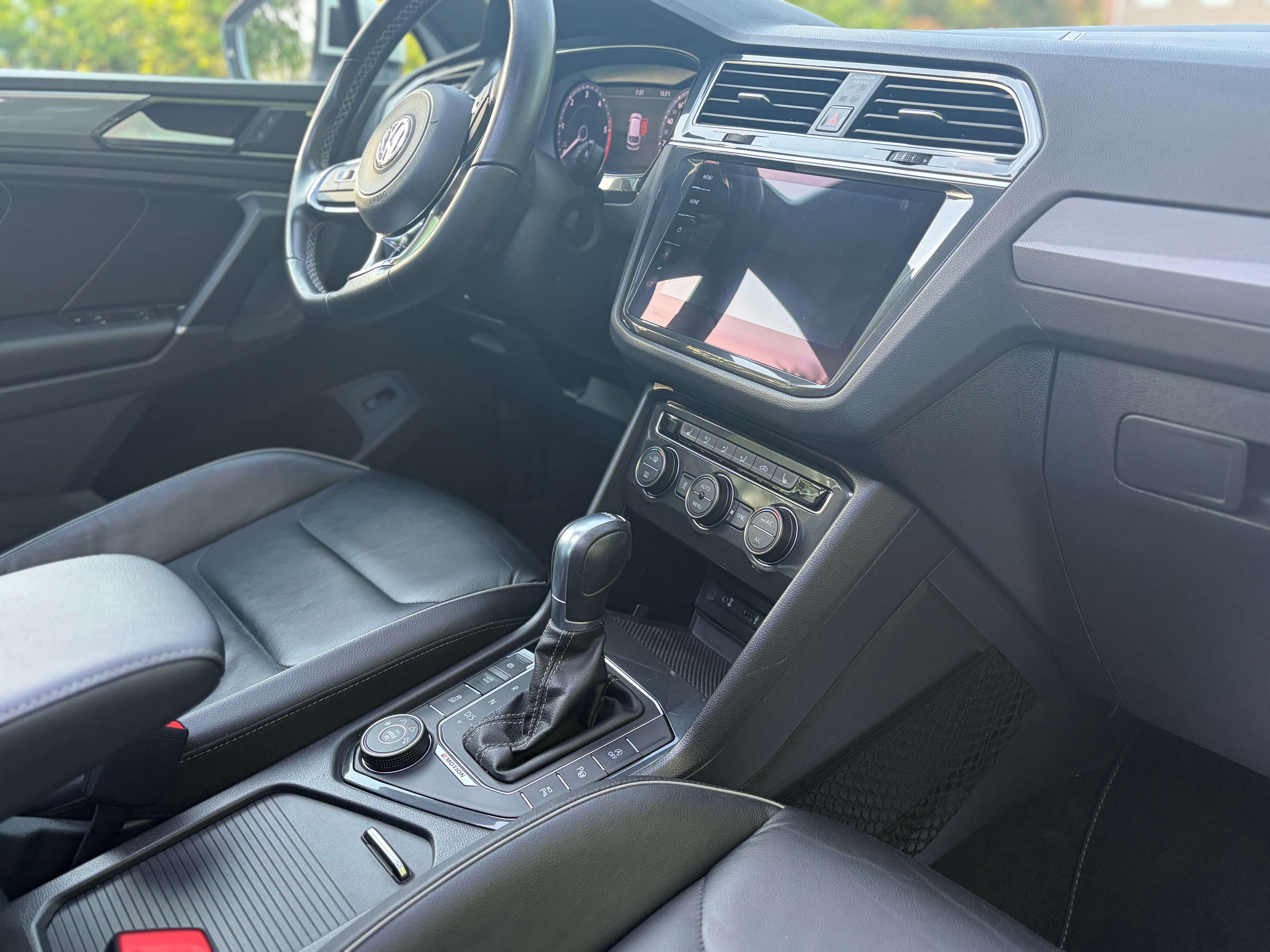 Volkswagen Tiguan 2.0 TDi R-Line 4Motion Highline ### 158000 km ###