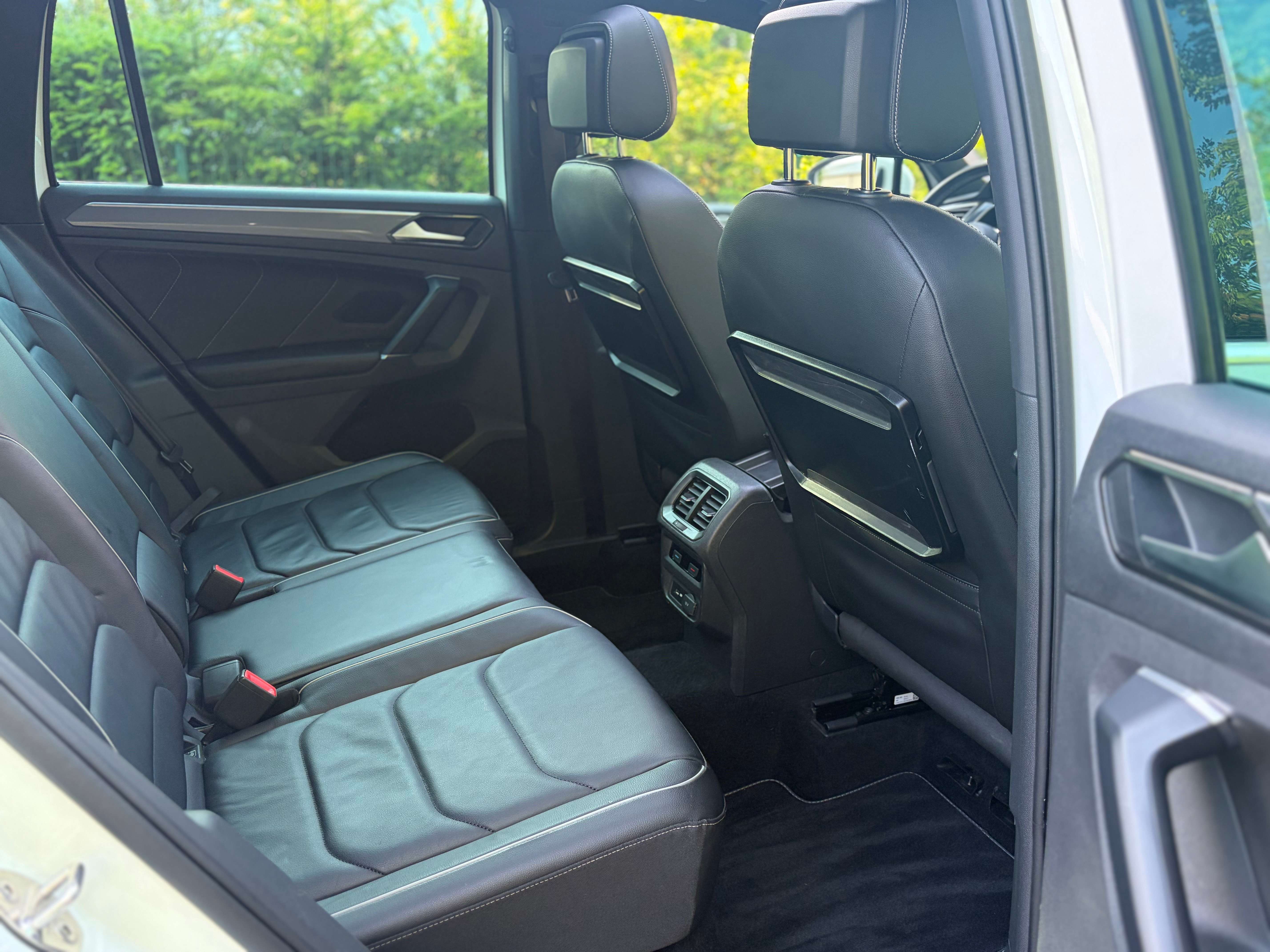 Volkswagen Tiguan 2.0 TDi R-Line 4Motion Highline ### 158000 km ###