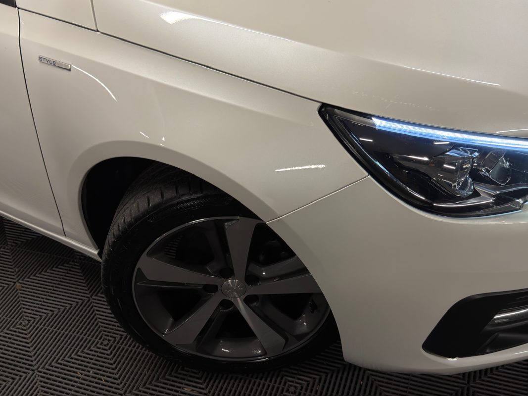 Peugeot 308 II PHASE 2 STYLE 1.2 TURBO 110 Cv ECRAN TACTILE / CRIT AIR 1 - GARANTIE AN