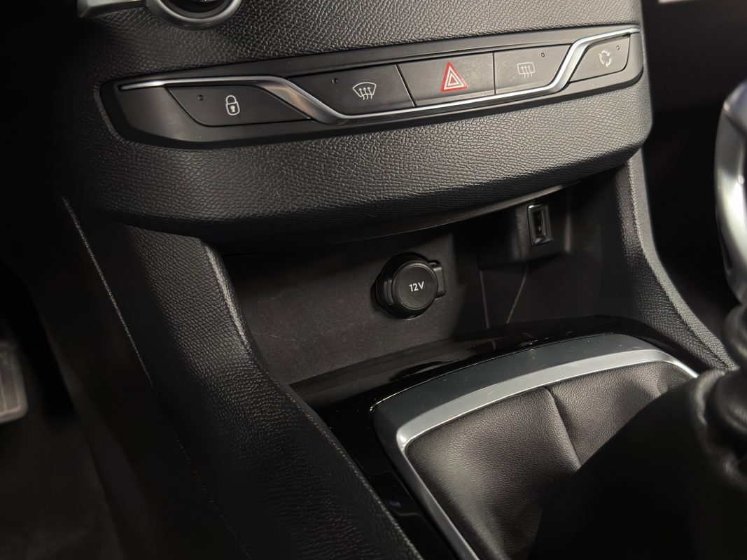 Peugeot 308 II PHASE 2 STYLE 1.2 TURBO 110 Cv ECRAN TACTILE / CRIT AIR 1 - GARANTIE AN