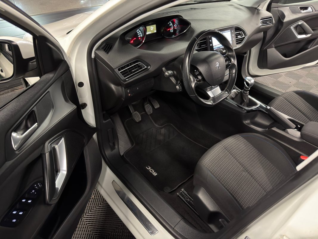Peugeot 308 II PHASE 2 STYLE 1.2 TURBO 110 Cv ECRAN TACTILE / CRIT AIR 1 - GARANTIE AN