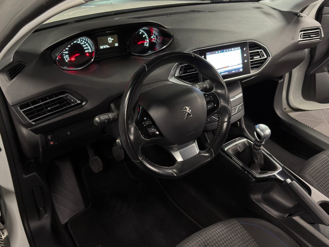 Peugeot 308 II PHASE 2 STYLE 1.2 TURBO 110 Cv ECRAN TACTILE / CRIT AIR 1 - GARANTIE AN
