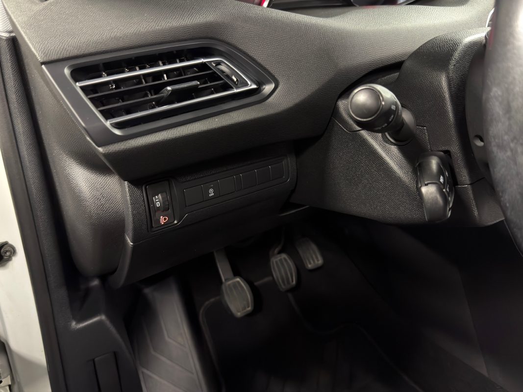 Peugeot 308 II PHASE 2 STYLE 1.2 TURBO 110 Cv ECRAN TACTILE / CRIT AIR 1 - GARANTIE AN