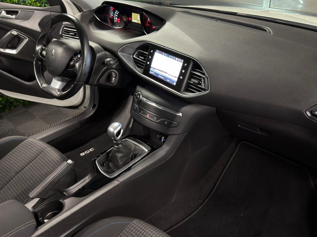 Peugeot 308 II PHASE 2 STYLE 1.2 TURBO 110 Cv ECRAN TACTILE / CRIT AIR 1 - GARANTIE AN