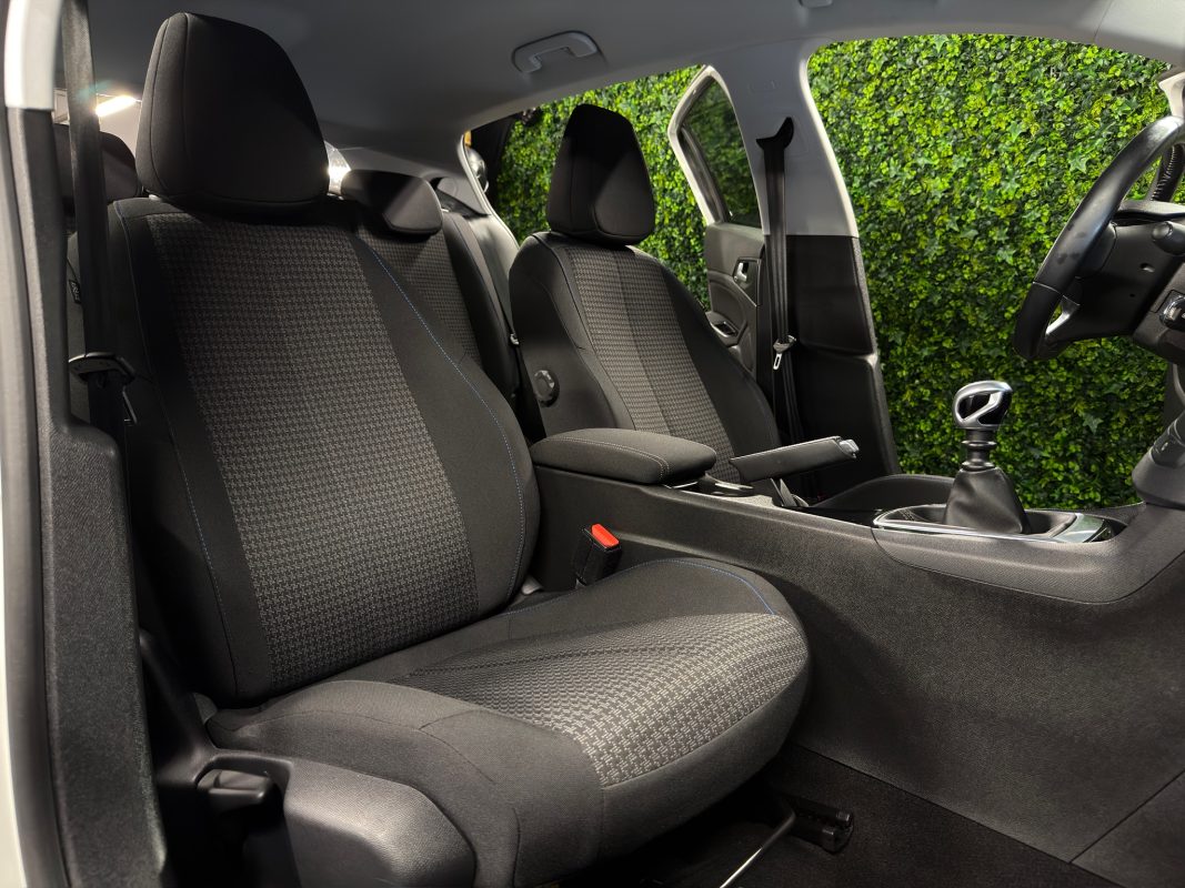 Peugeot 308 II PHASE 2 STYLE 1.2 TURBO 110 Cv ECRAN TACTILE / CRIT AIR 1 - GARANTIE AN
