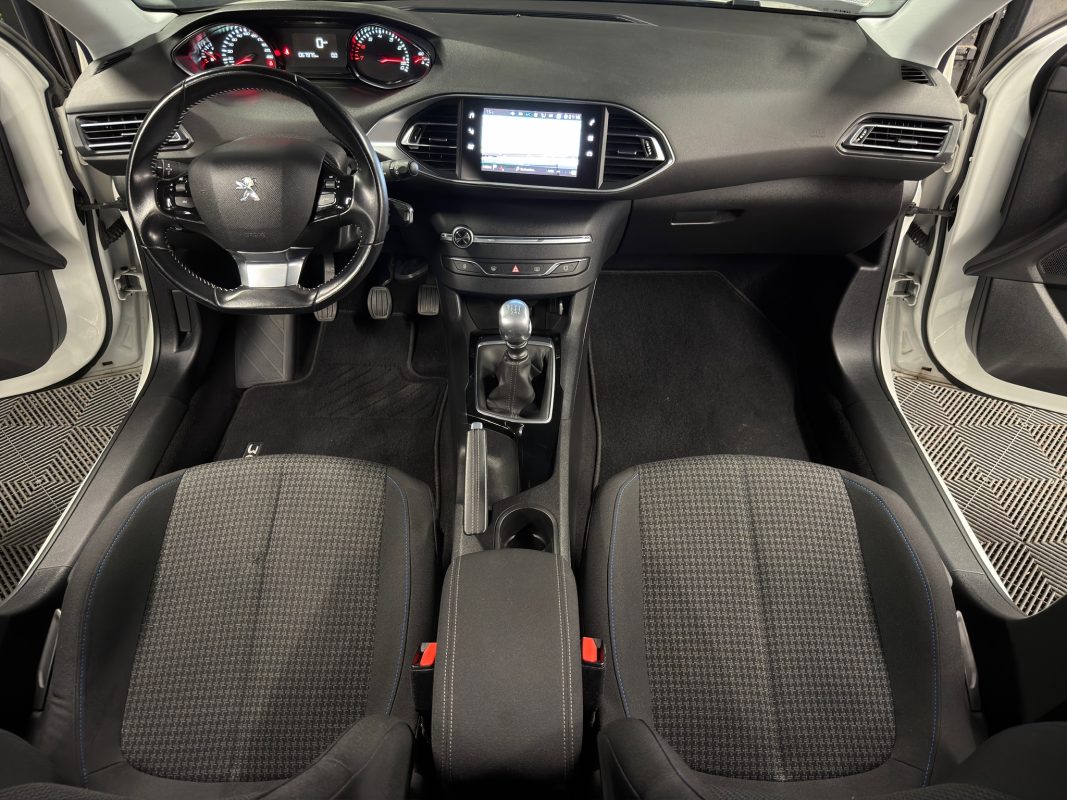 Peugeot 308 II PHASE 2 STYLE 1.2 TURBO 110 Cv ECRAN TACTILE / CRIT AIR 1 - GARANTIE AN