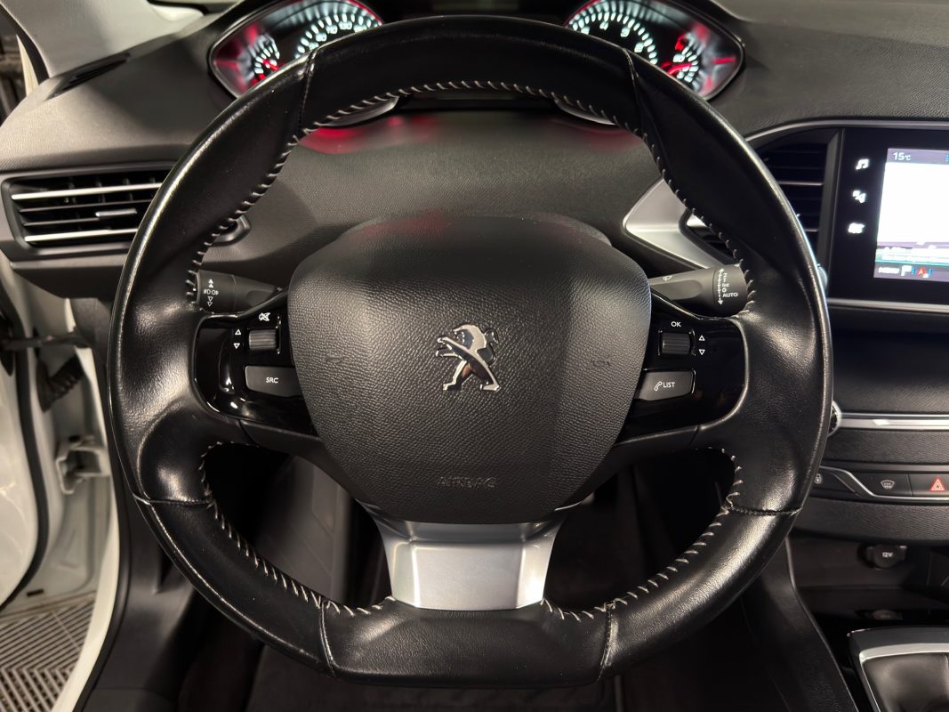 Peugeot 308 II PHASE 2 STYLE 1.2 TURBO 110 Cv ECRAN TACTILE / CRIT AIR 1 - GARANTIE AN