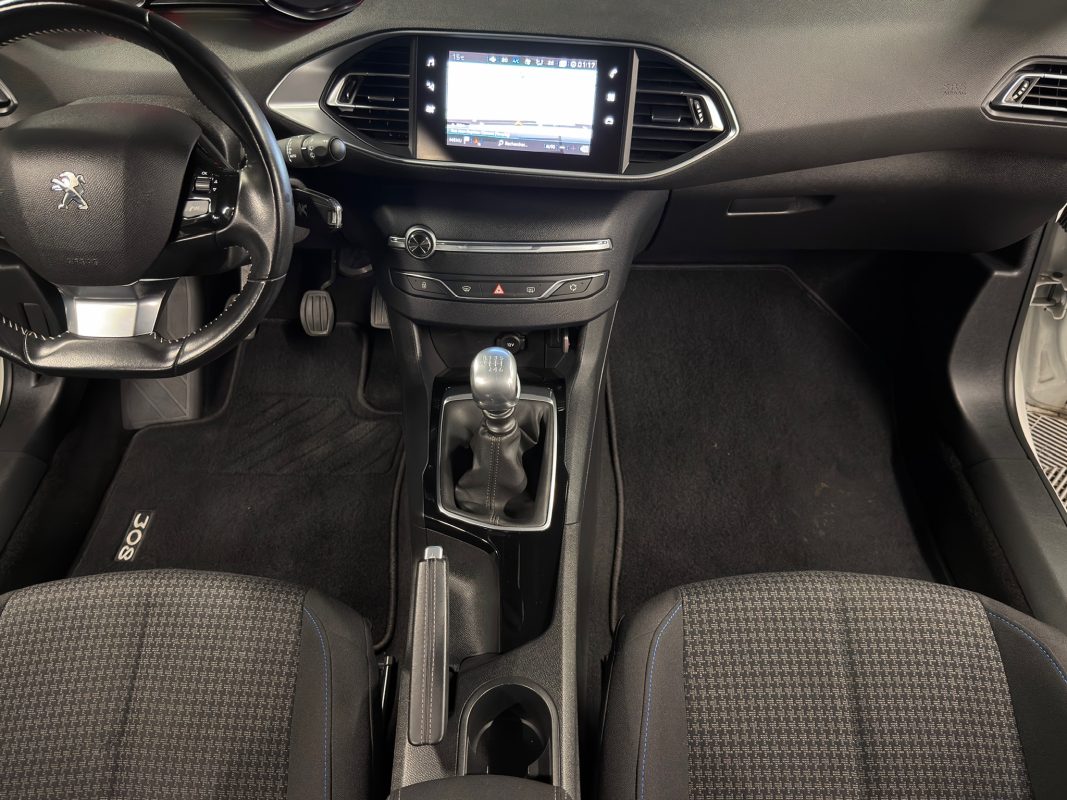 Peugeot 308 II PHASE 2 STYLE 1.2 TURBO 110 Cv ECRAN TACTILE / CRIT AIR 1 - GARANTIE AN