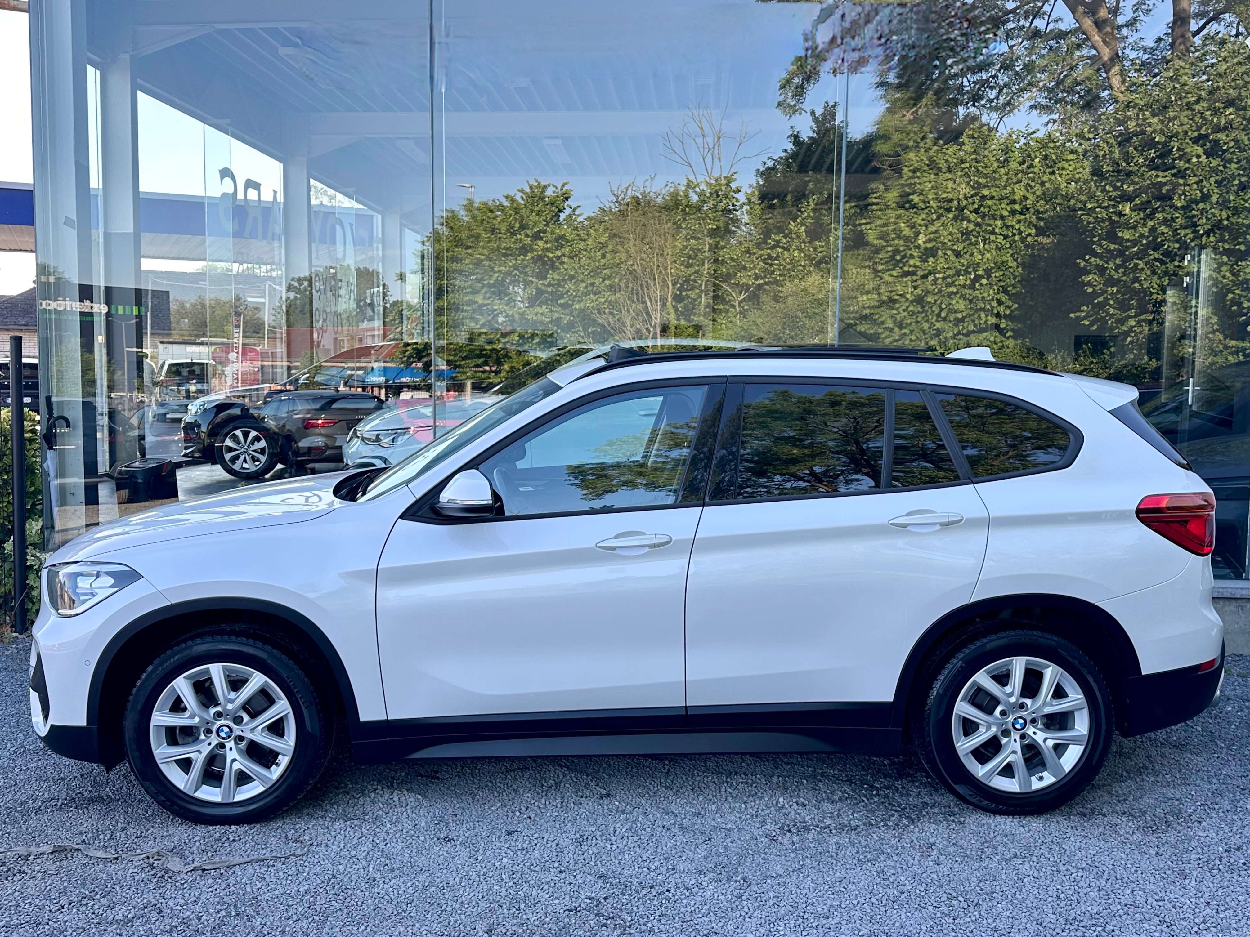 BMW X1 1.5*FACELIFT*TOIT PANO*BLANC NACRE*NAVI PRO*ATT-REMORQUE*GARANTIE
