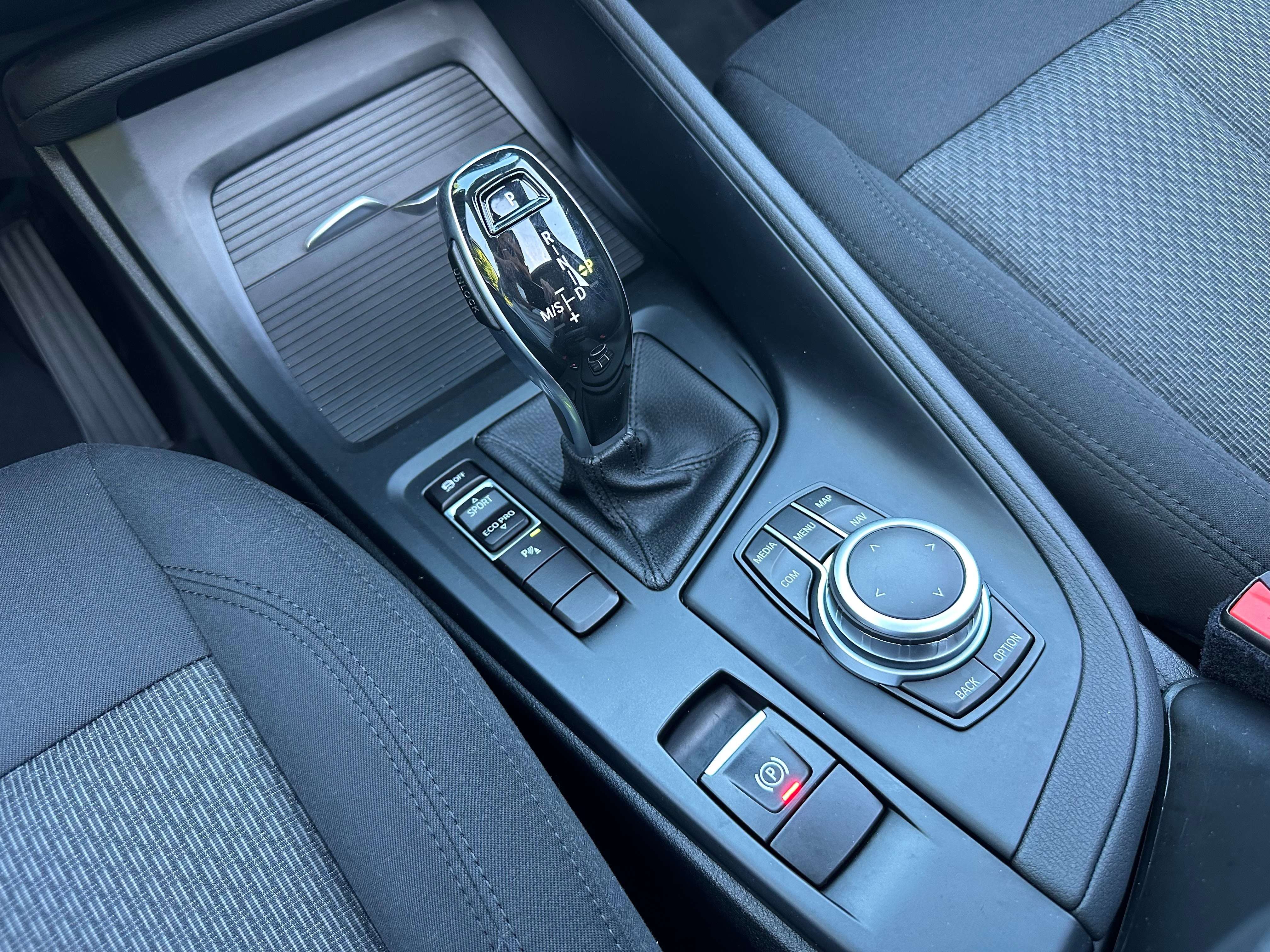BMW X1 1.5*FACELIFT*TOIT PANO*BLANC NACRE*NAVI PRO*ATT-REMORQUE*GARANTIE