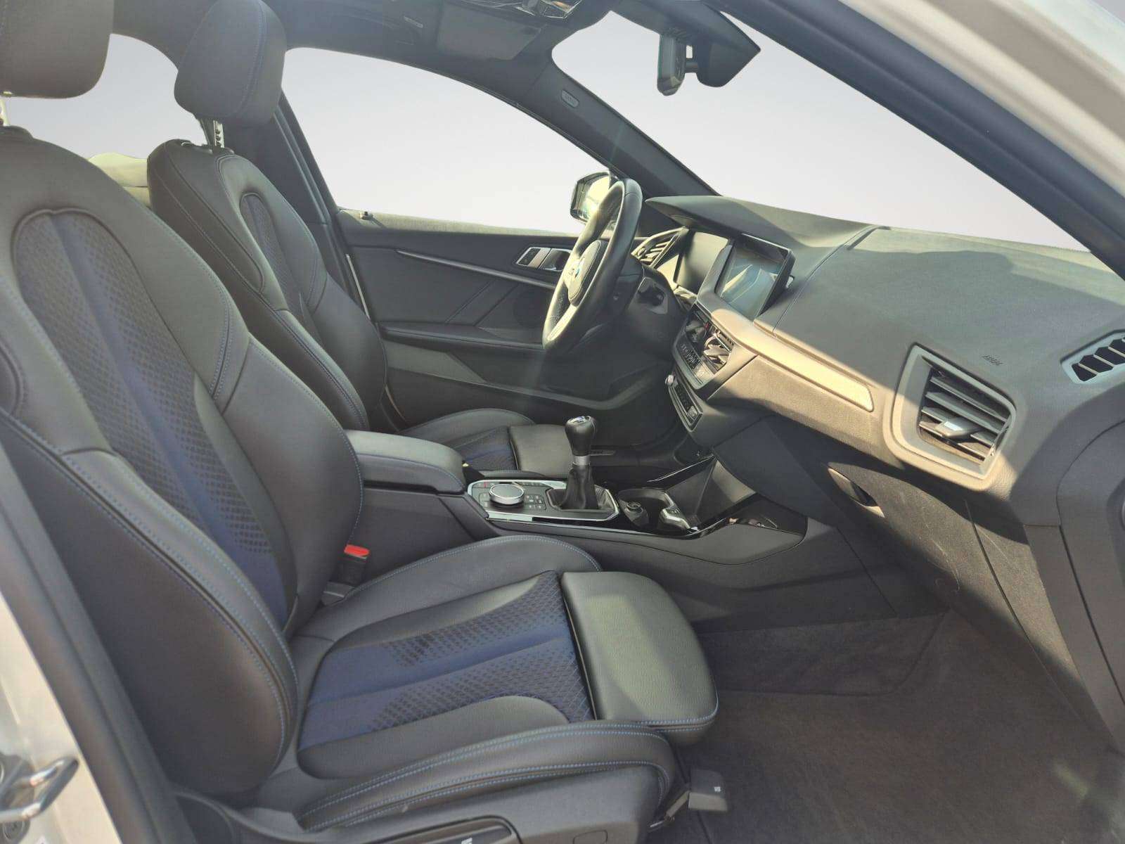 BMW 118 i Pack M Full / Suivi Complet BMW / Carplay / Navigation / Garantie 12 Mois