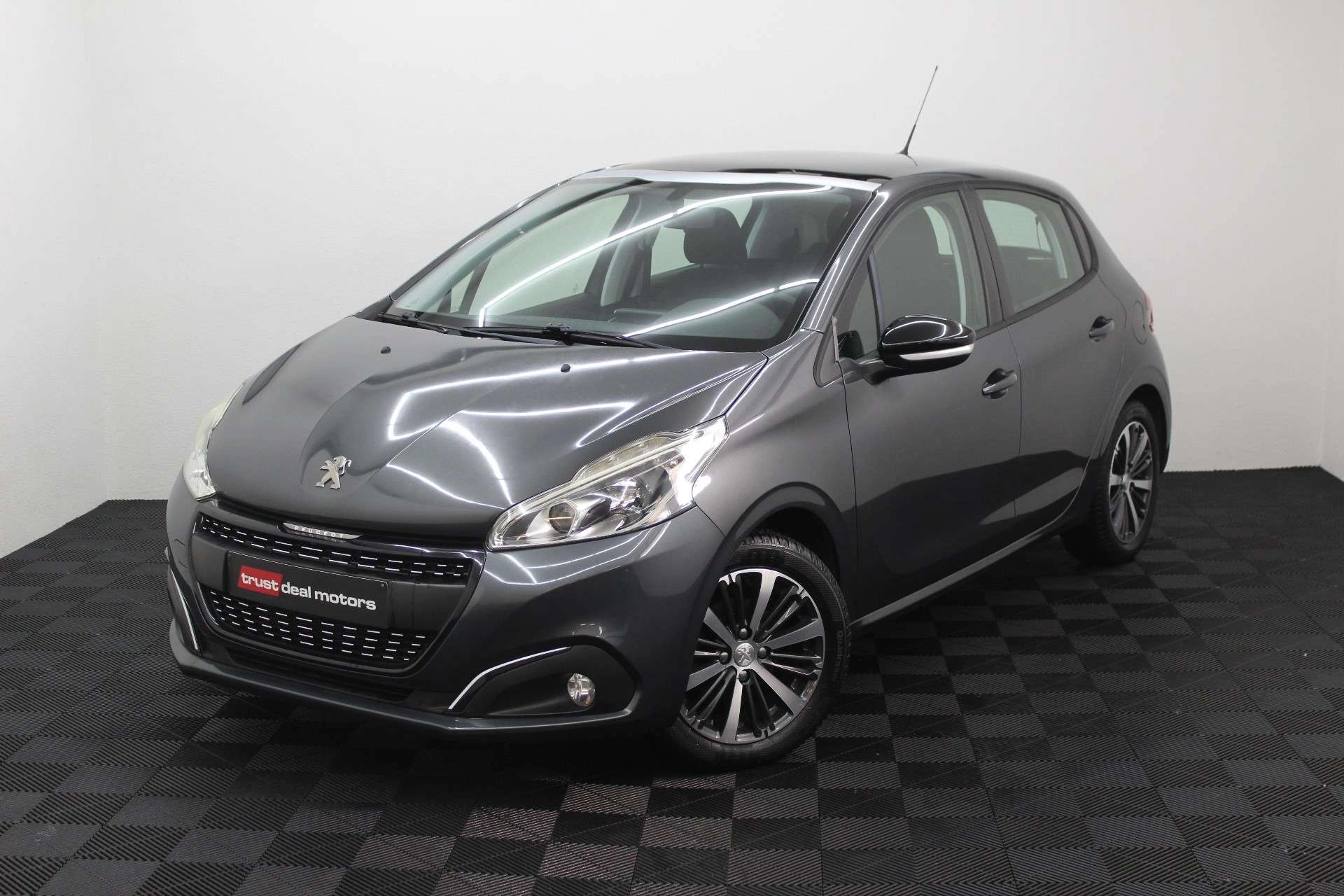 Peugeot 208 208 1.2i Allure * Garantie *