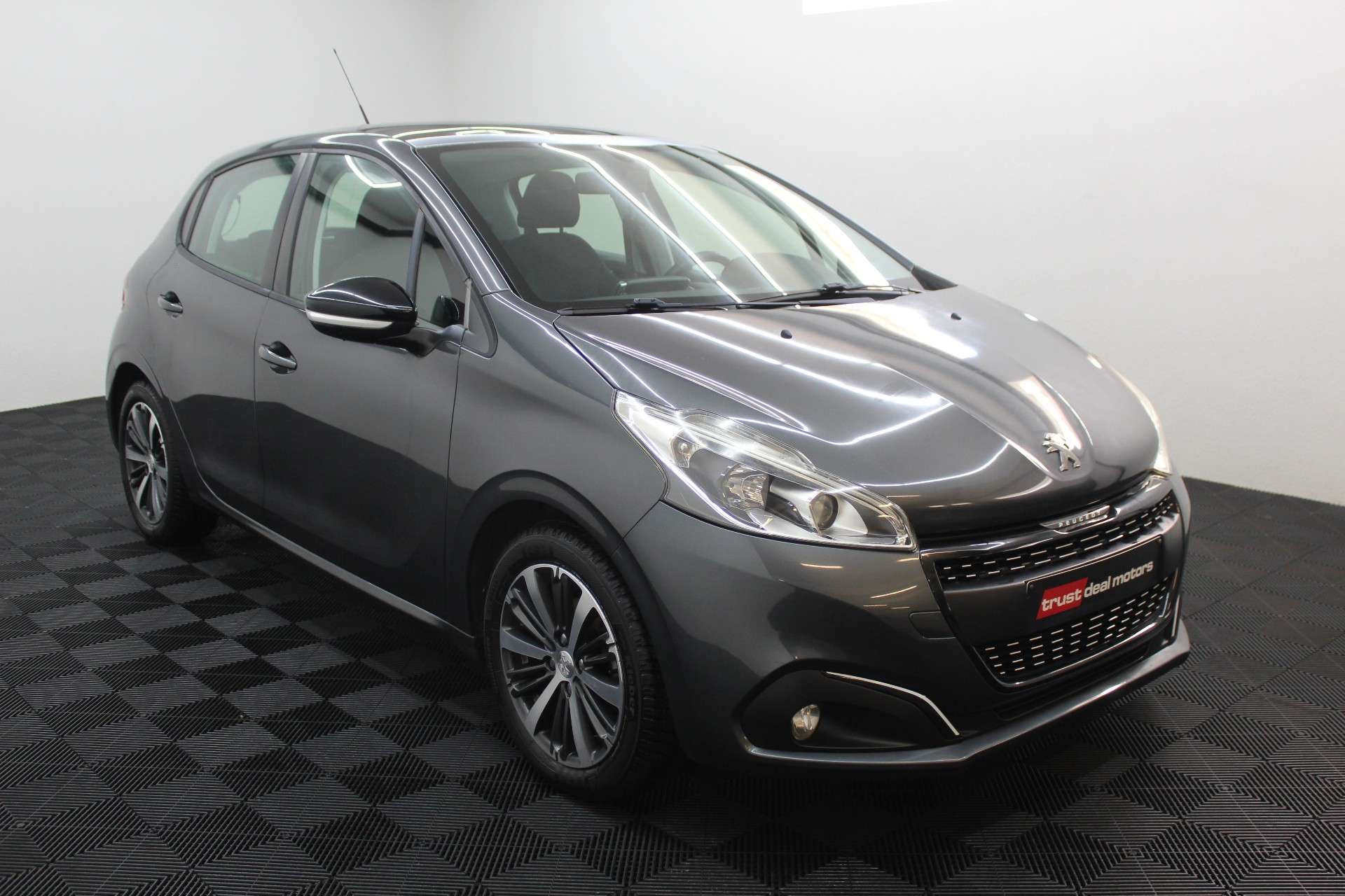 Peugeot 208 208 1.2i Allure * Garantie *