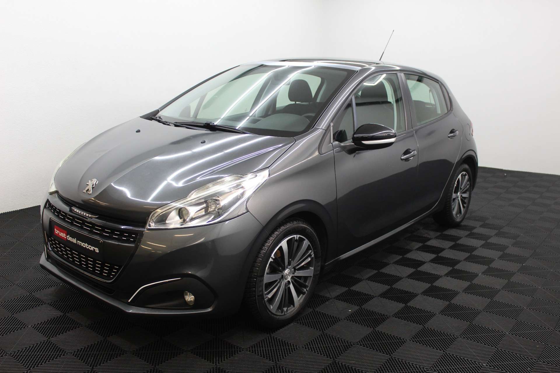 Peugeot 208 208 1.2i Allure * Garantie *