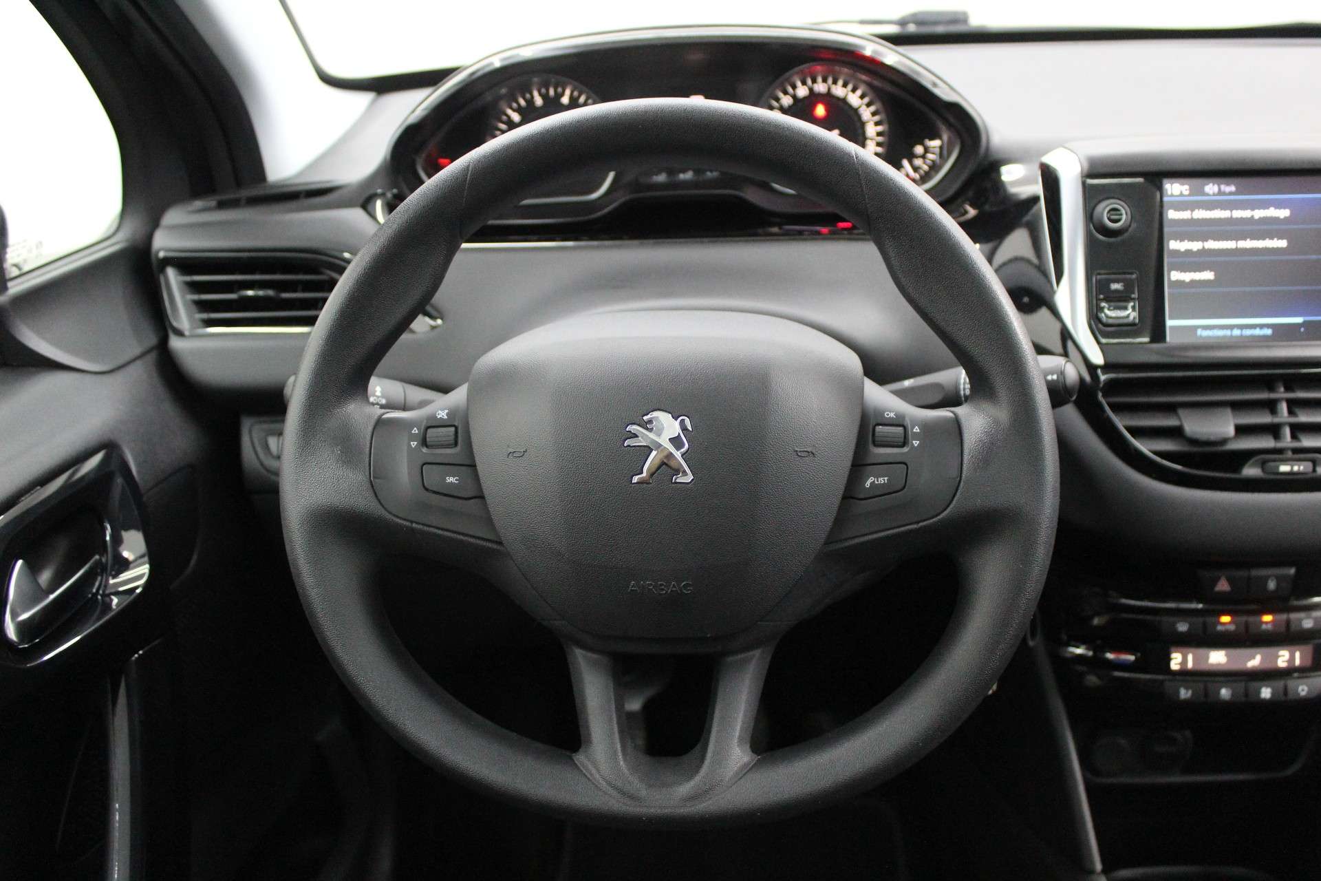 Peugeot 208 208 1.2i Allure * Garantie *